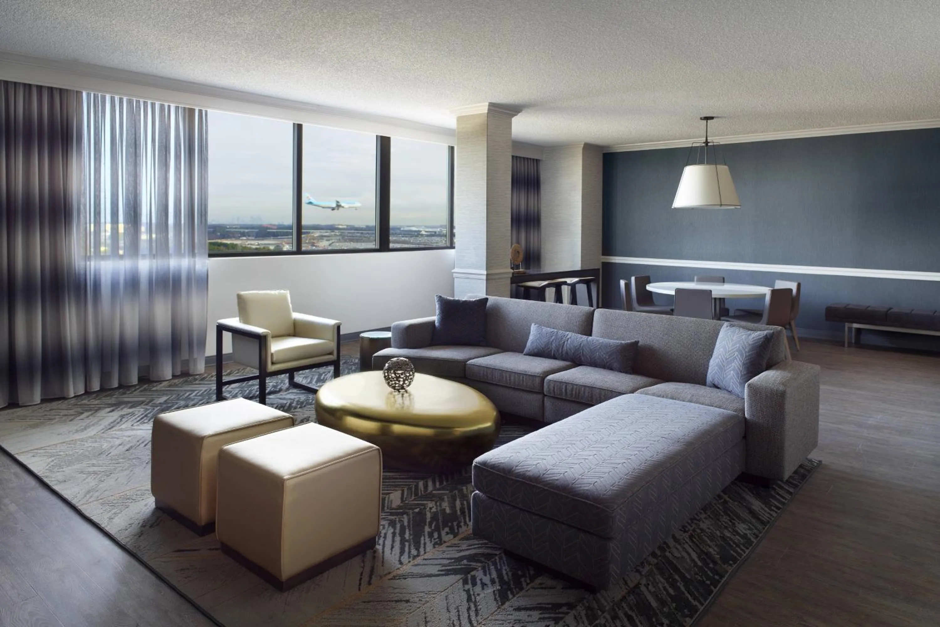 Living room in Atlanta Airport Marriott