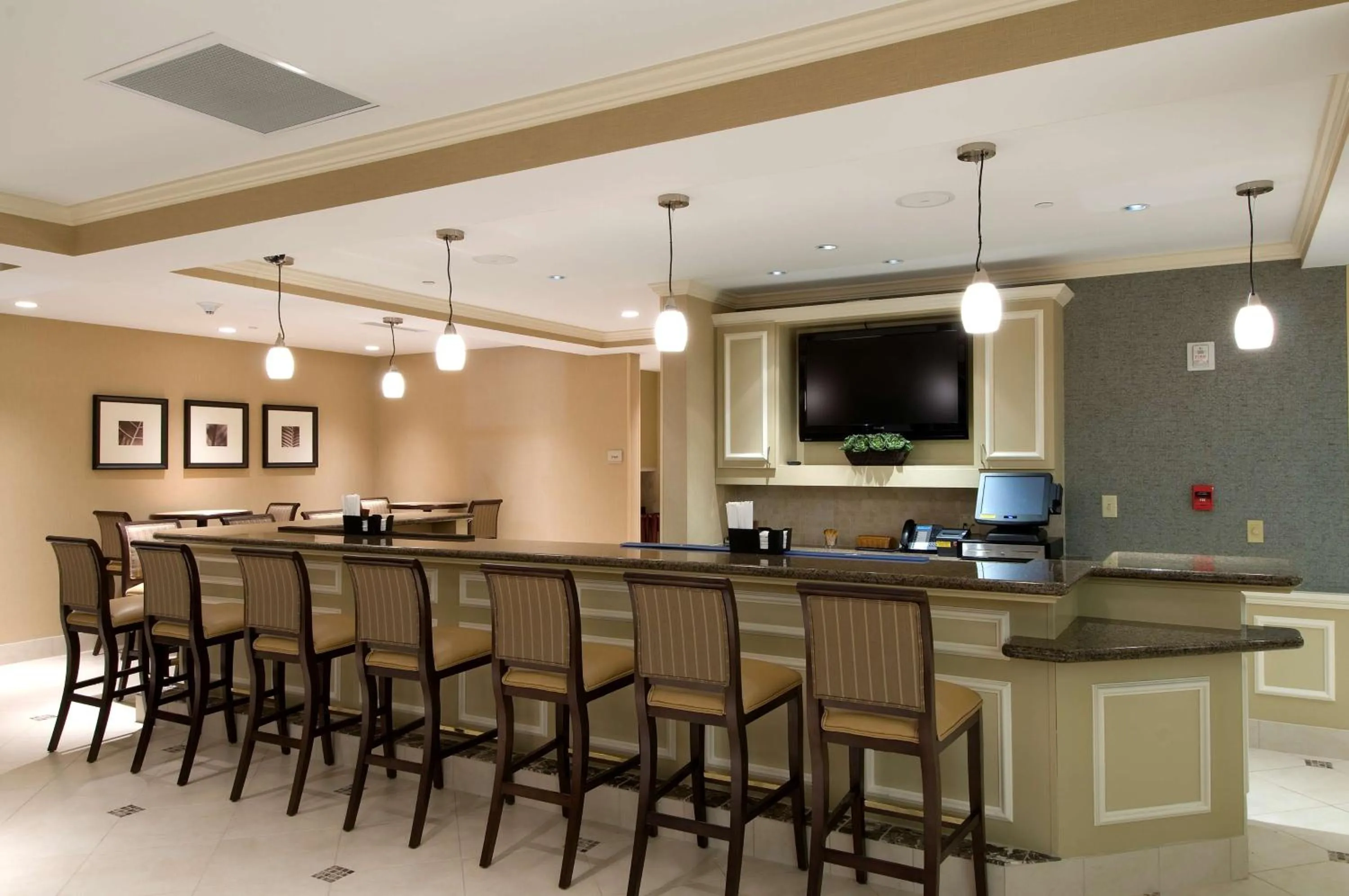 Lounge or bar in Hilton Garden Inn Mount Holly/Westampton