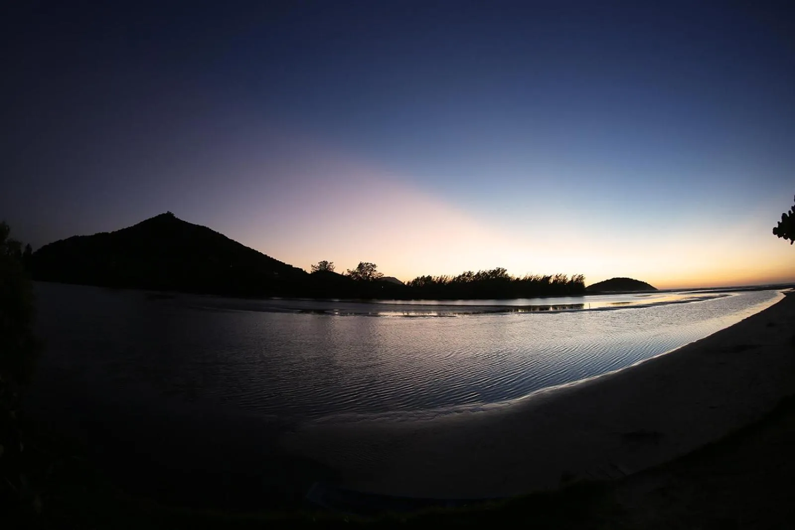 Property building in Vila dos Coqueiros