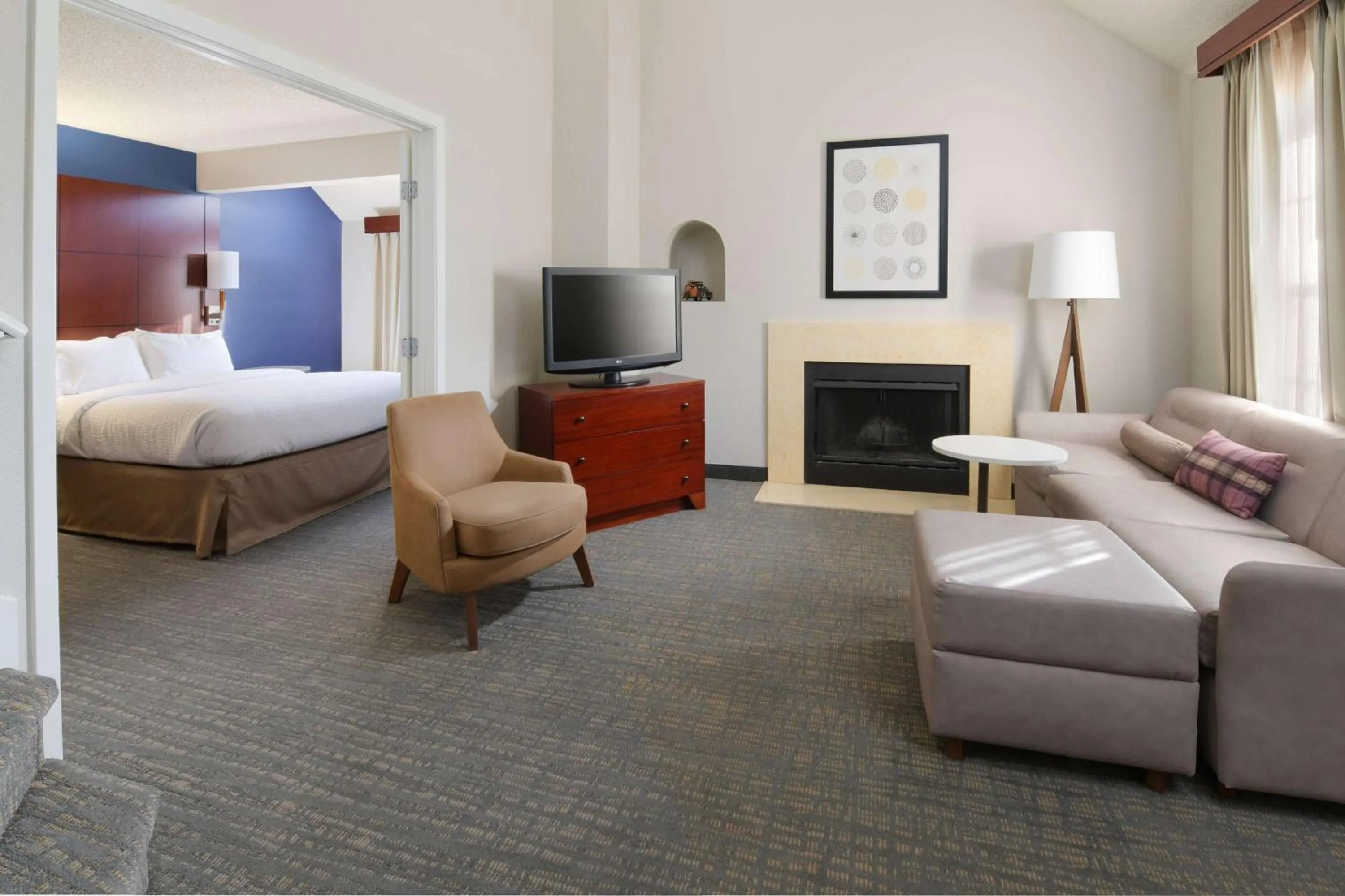 Photo of the whole room, Bed in Sonesta ES Suites Albuquerque