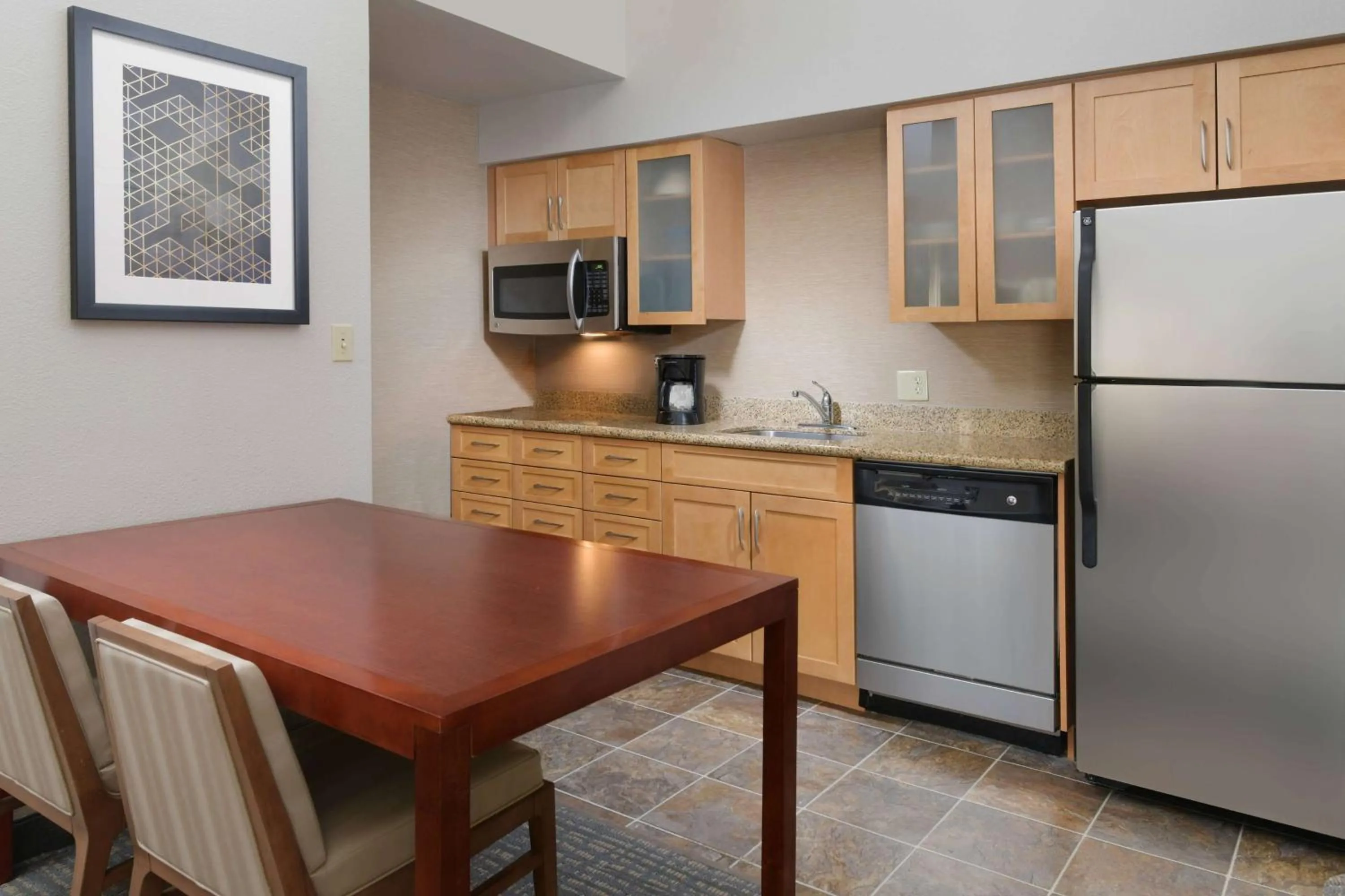 Kitchen or kitchenette in Sonesta ES Suites Albuquerque