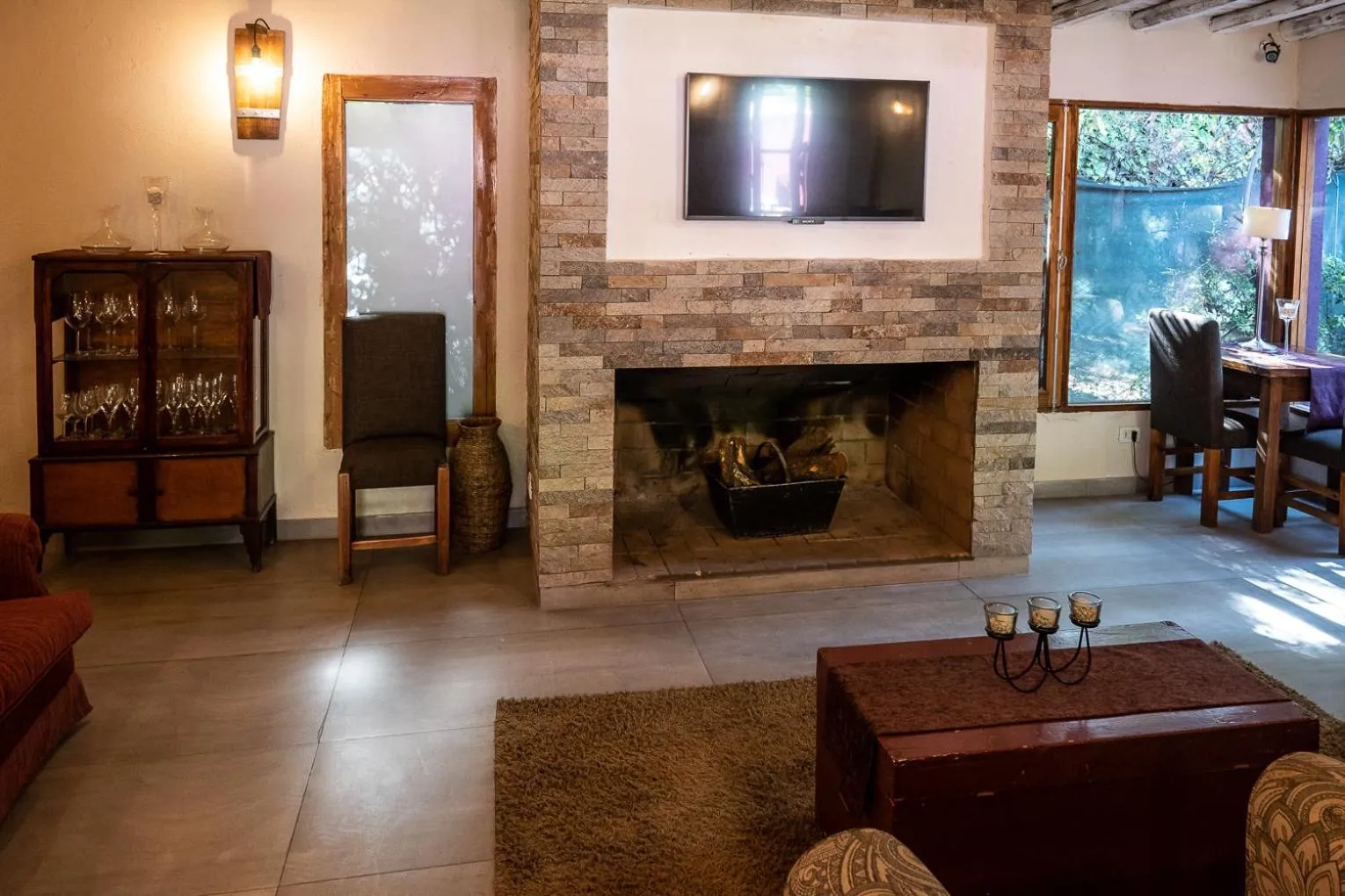 Communal lounge/ TV room in Posada Borravino