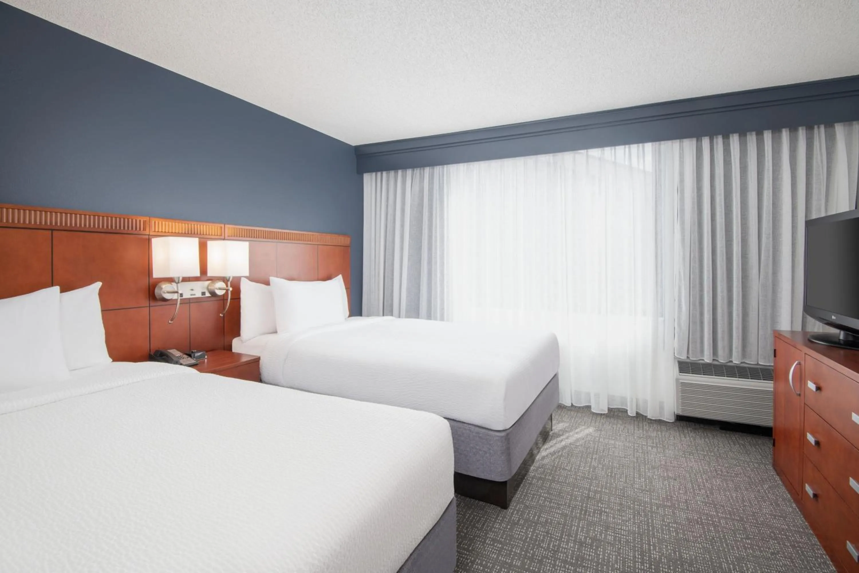 Bedroom, Bed in Courtyard by Marriott Augusta