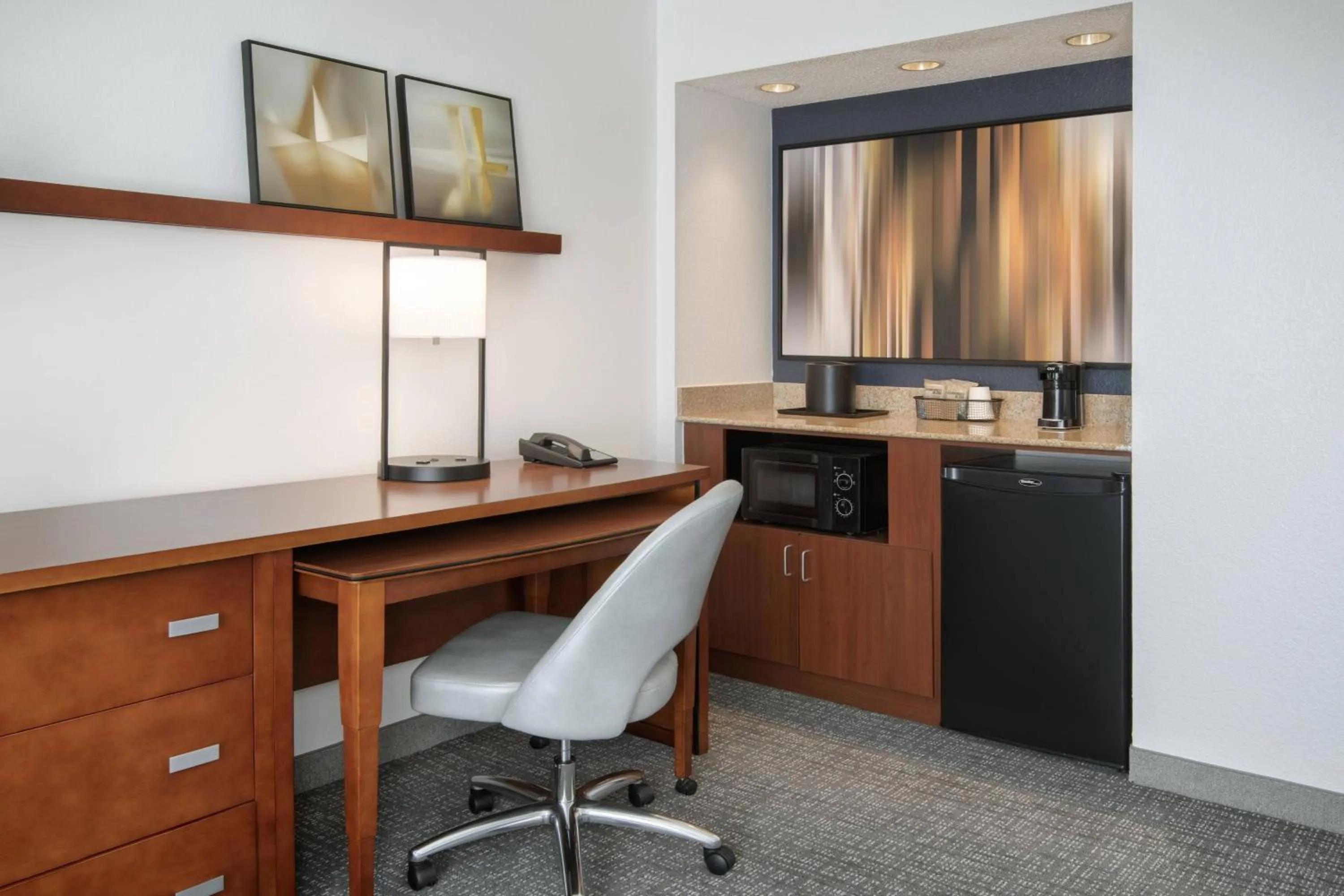 Lounge or bar in Courtyard by Marriott Augusta