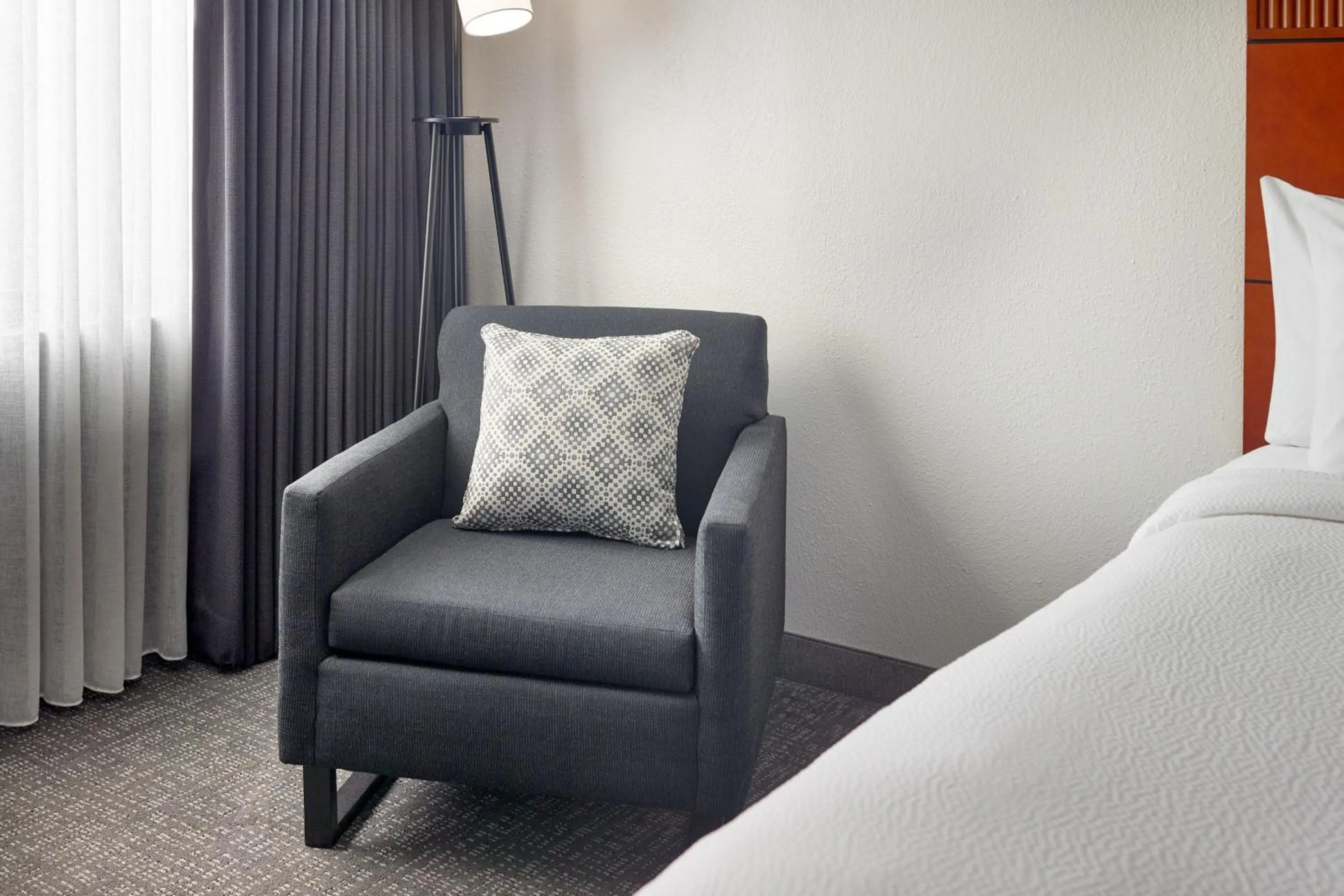 Photo of the whole room, Bed in Courtyard by Marriott Augusta