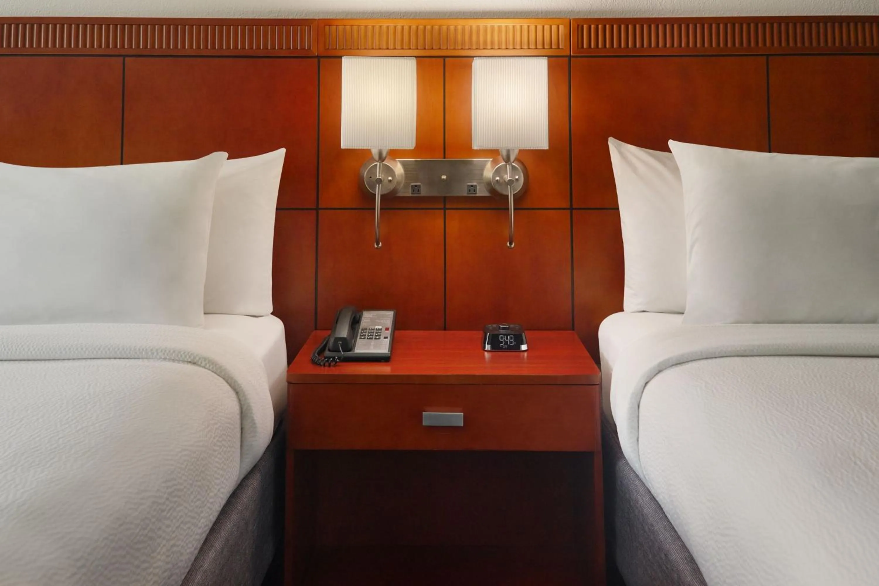 Photo of the whole room, Bed in Courtyard by Marriott Augusta