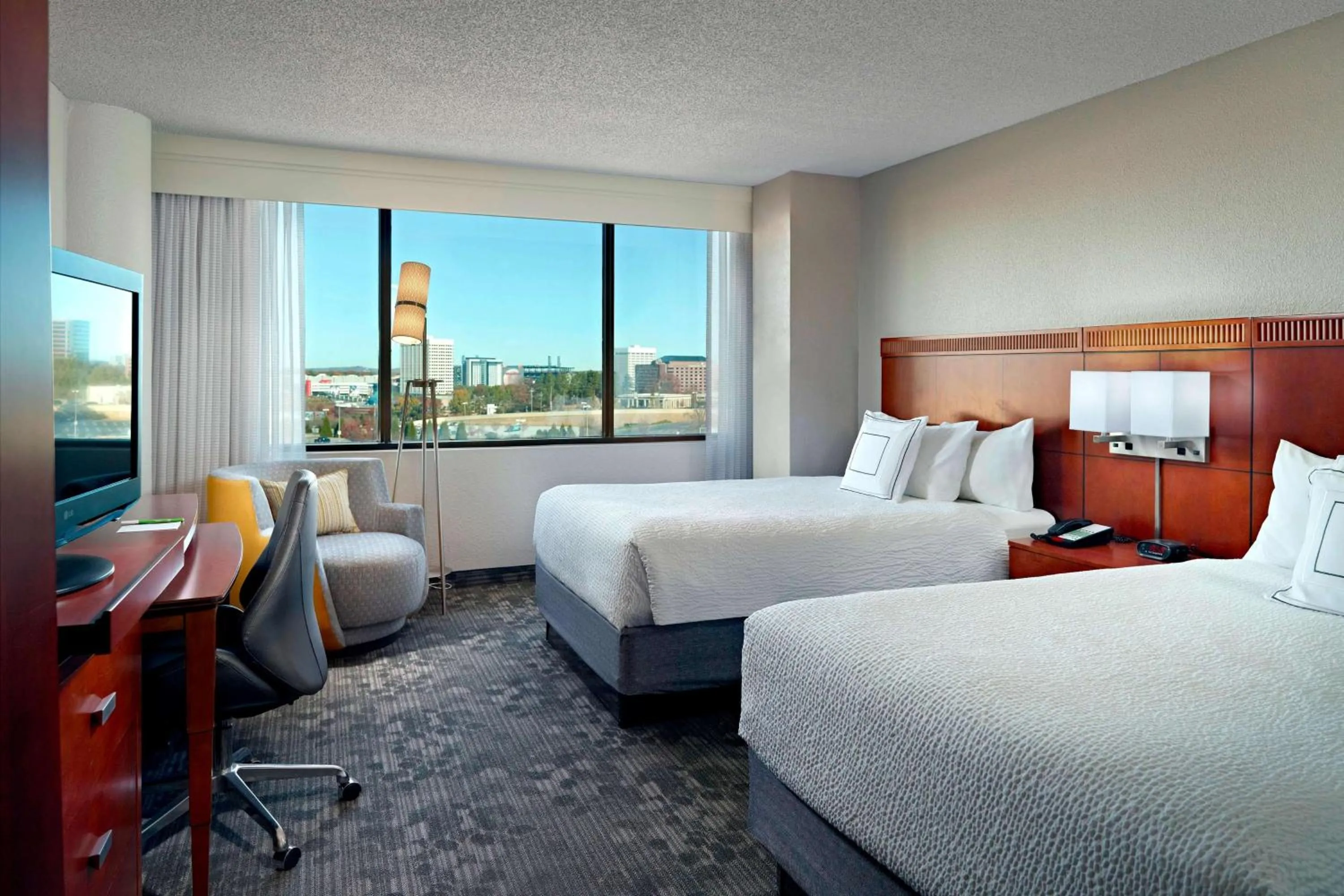 Photo of the whole room, Bed in Sonesta Select Atlanta Cumberland Galleria Ballpark