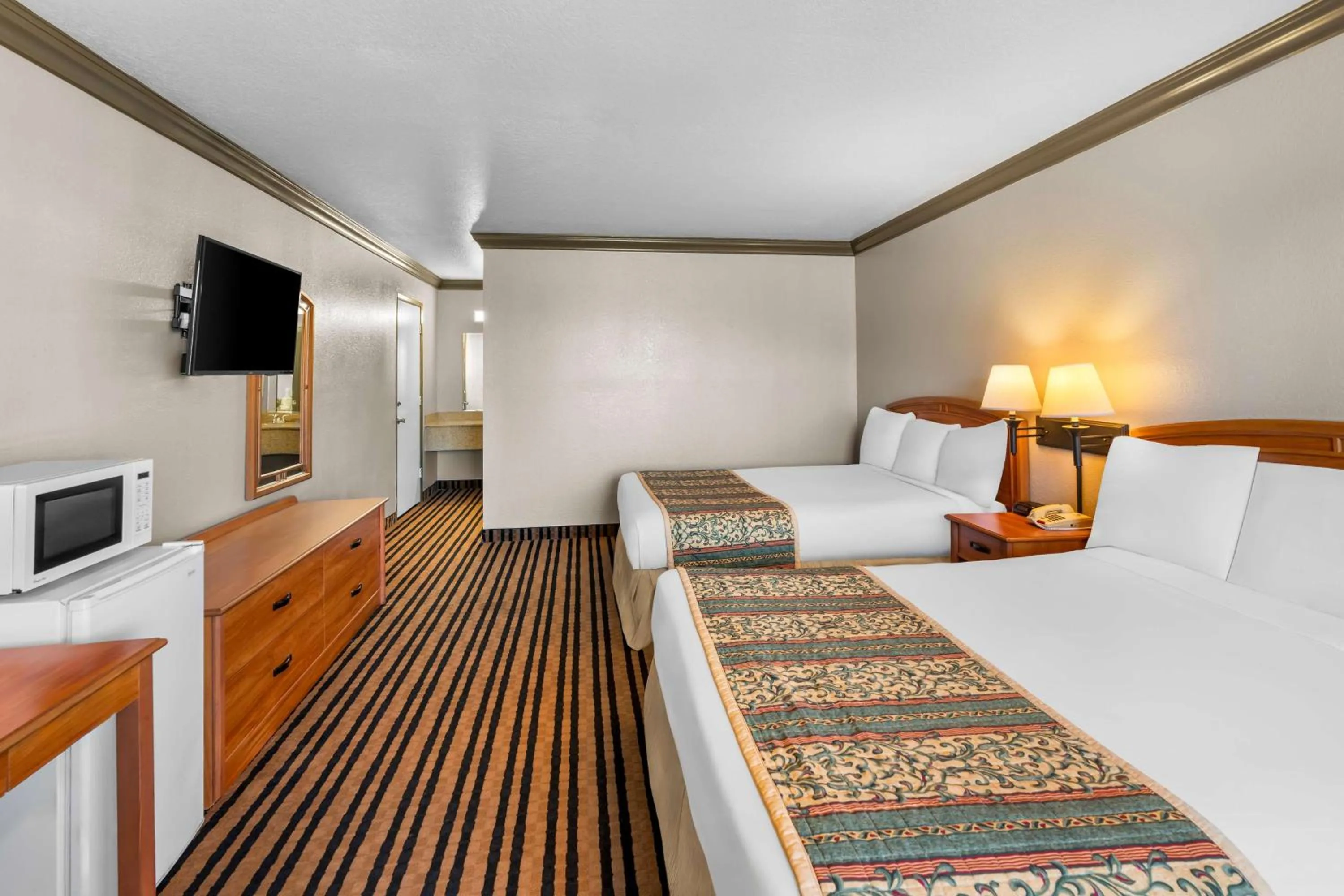 Bedroom, Bed in Americas Best Value Inn Vacaville