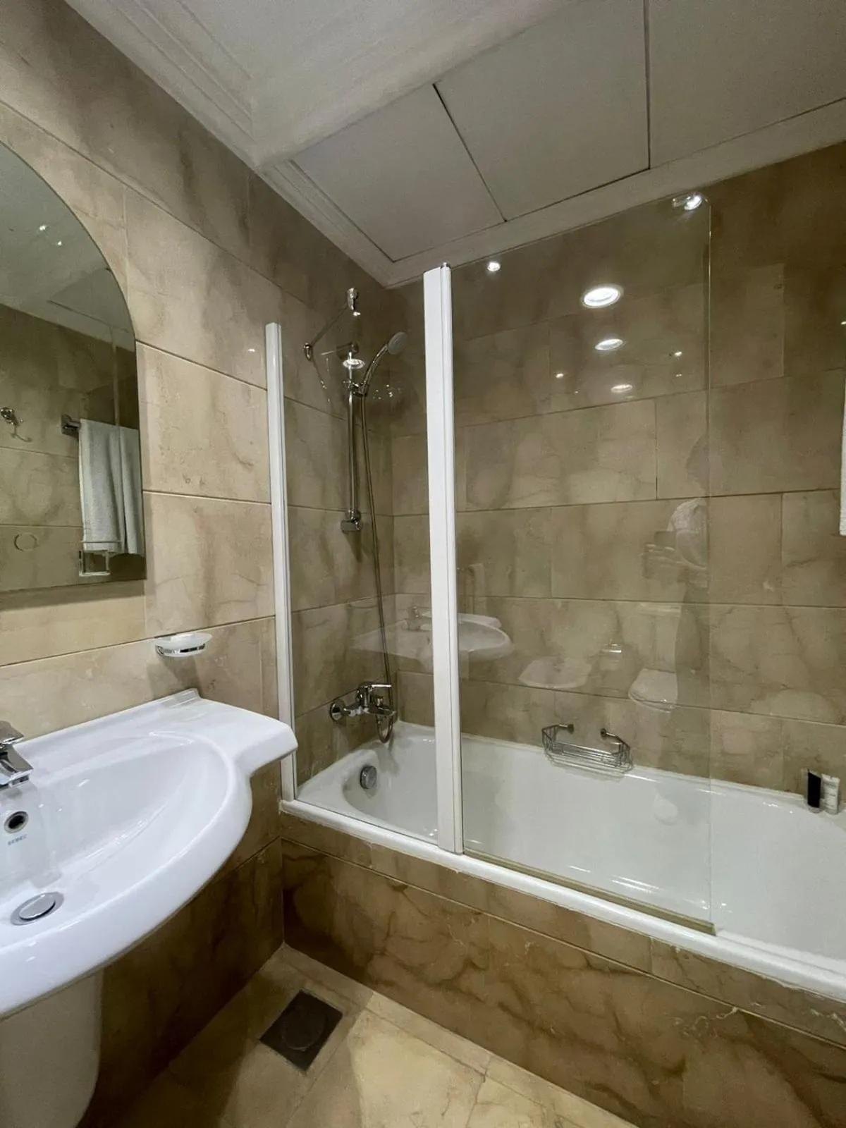 Shower in Lahoya Beirut