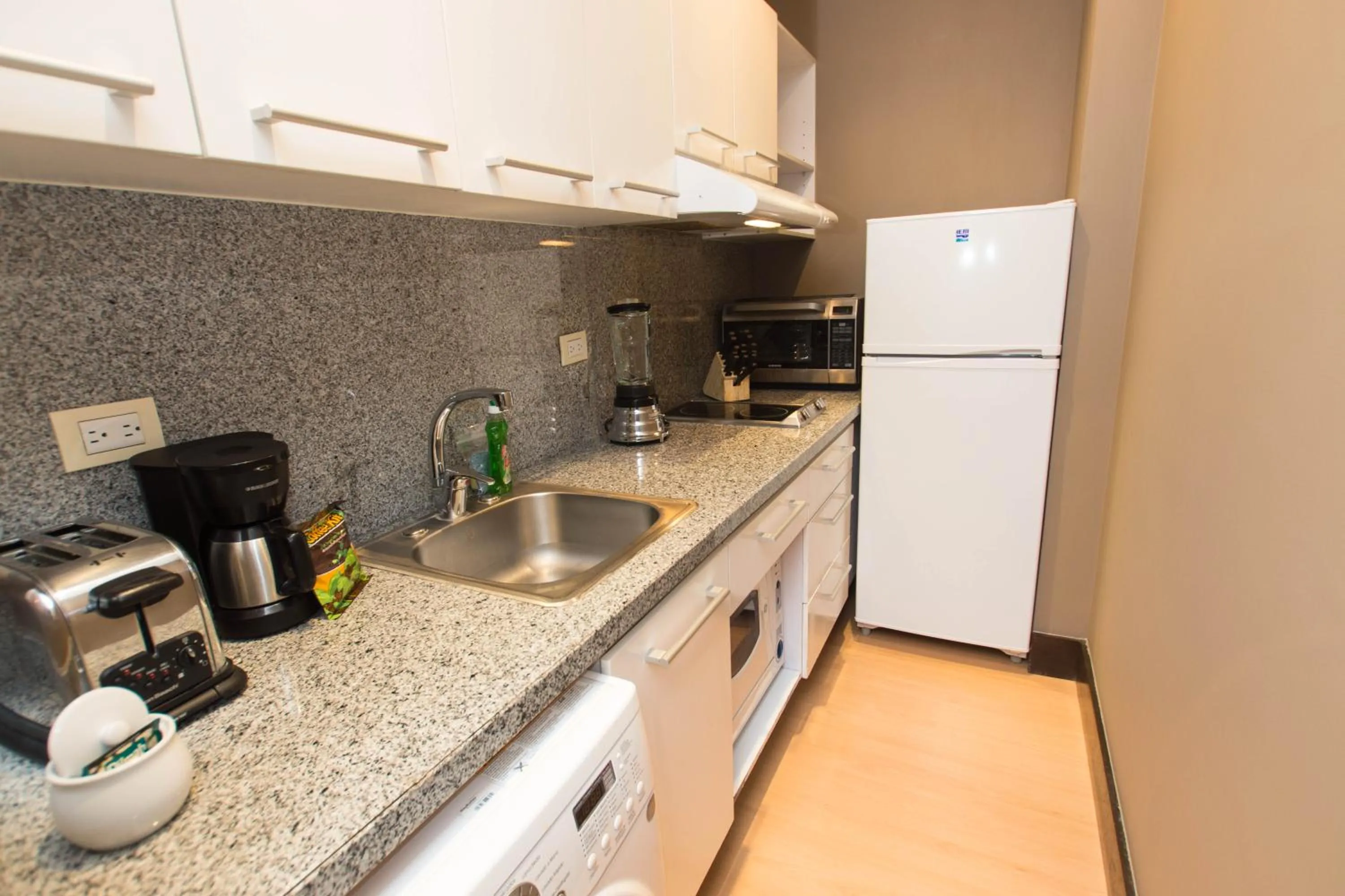 Kitchen or kitchenette in Hausuites