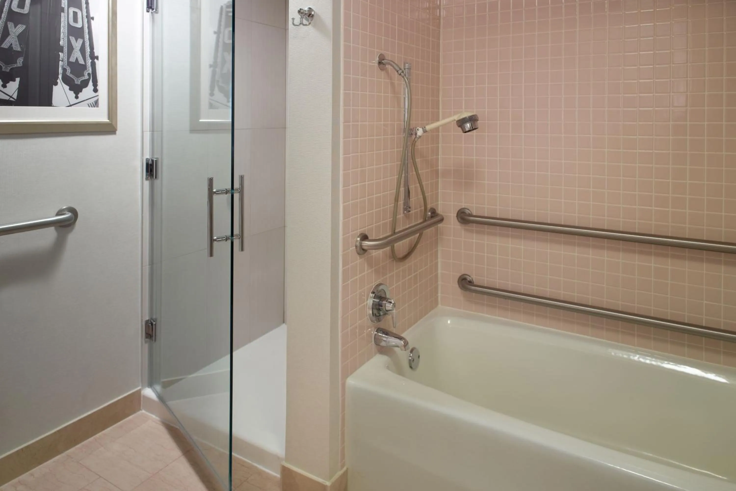 Bathroom in Atlanta Marriott Suites Midtown