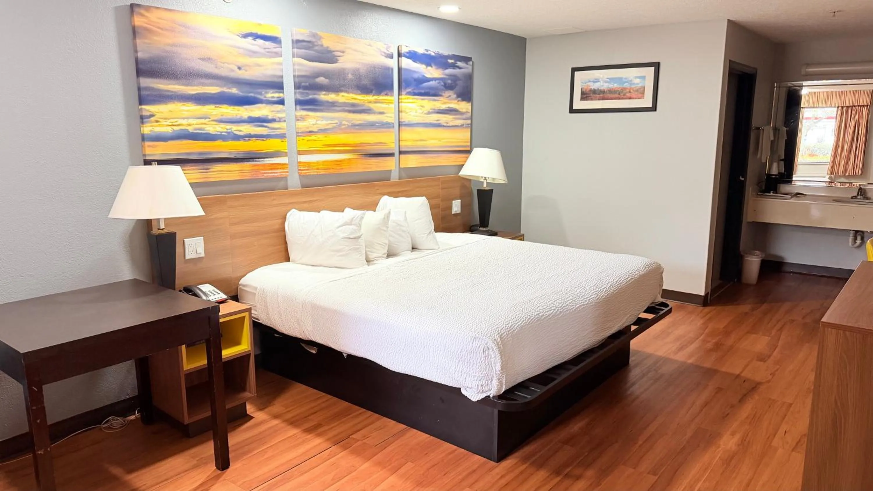 Bedroom, Bed in Days Inn & Suites by Wyndham Winnie