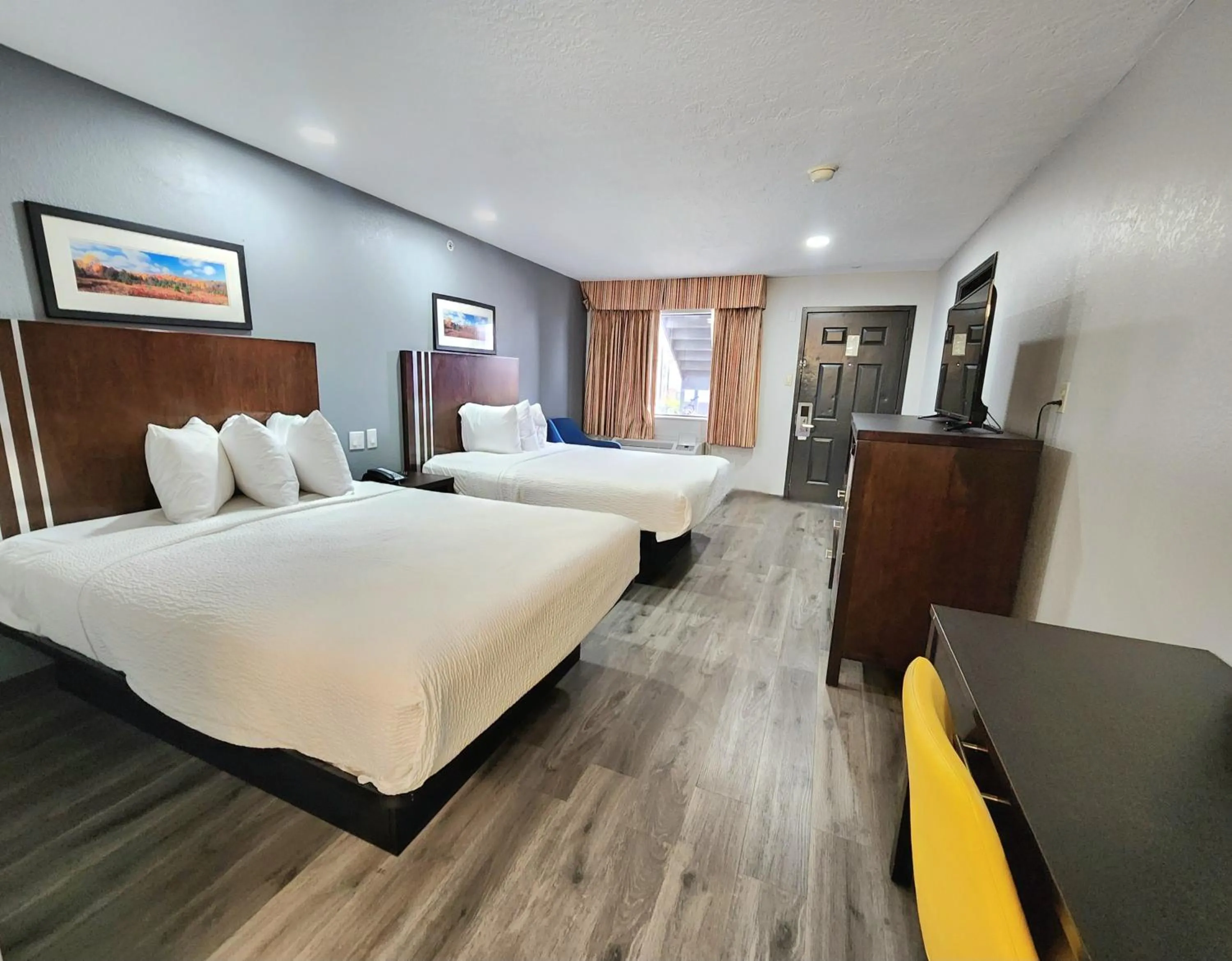 Bedroom, Bed in Days Inn & Suites by Wyndham Winnie