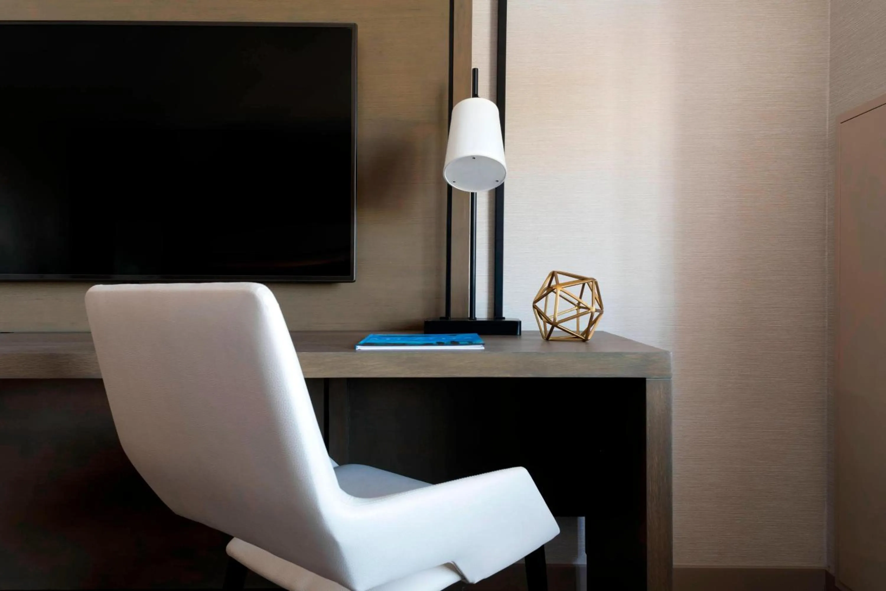 Bedroom in Atlanta Marriott Northeast/Emory Area