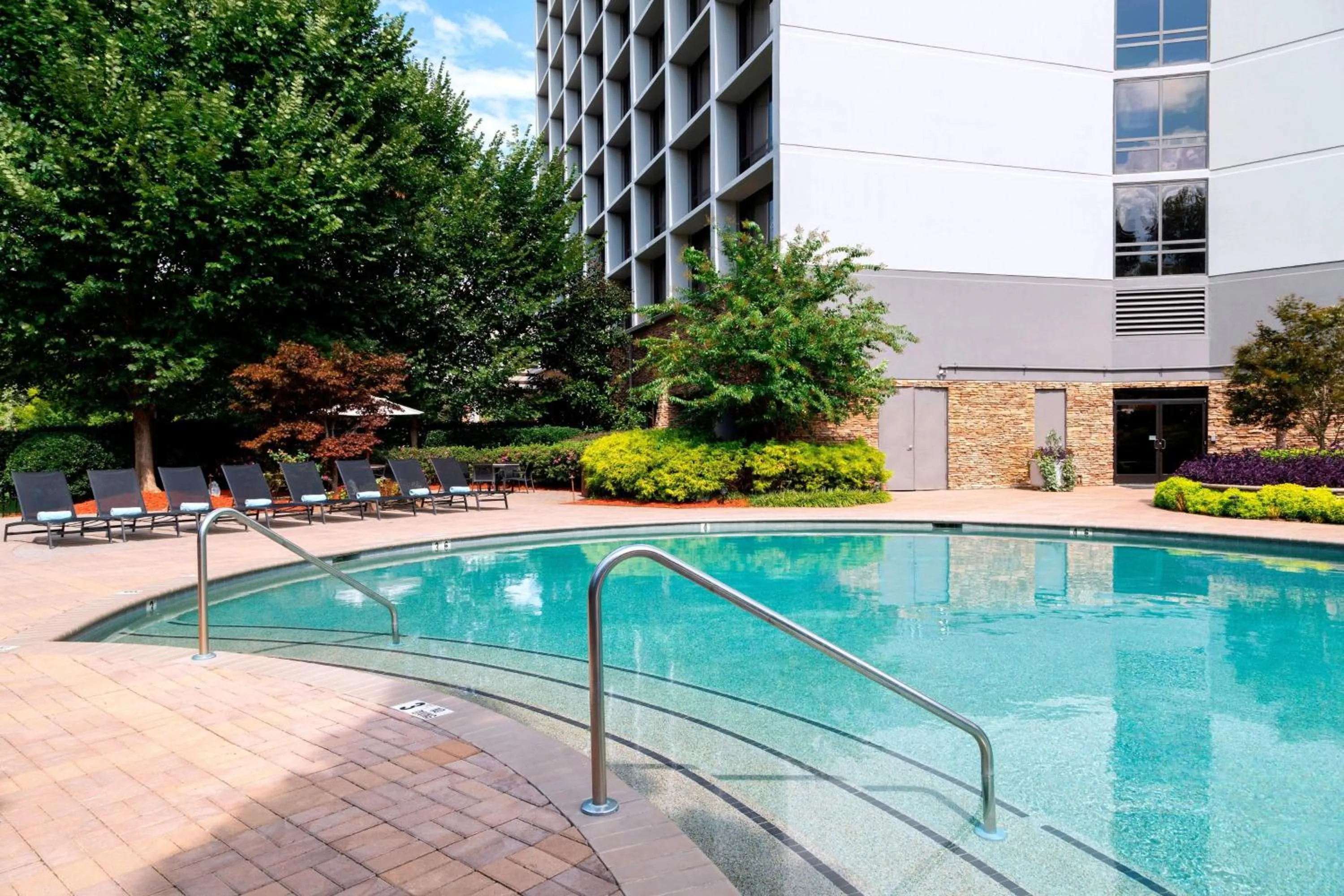 Swimming pool in Atlanta Marriott Northeast/Emory Area