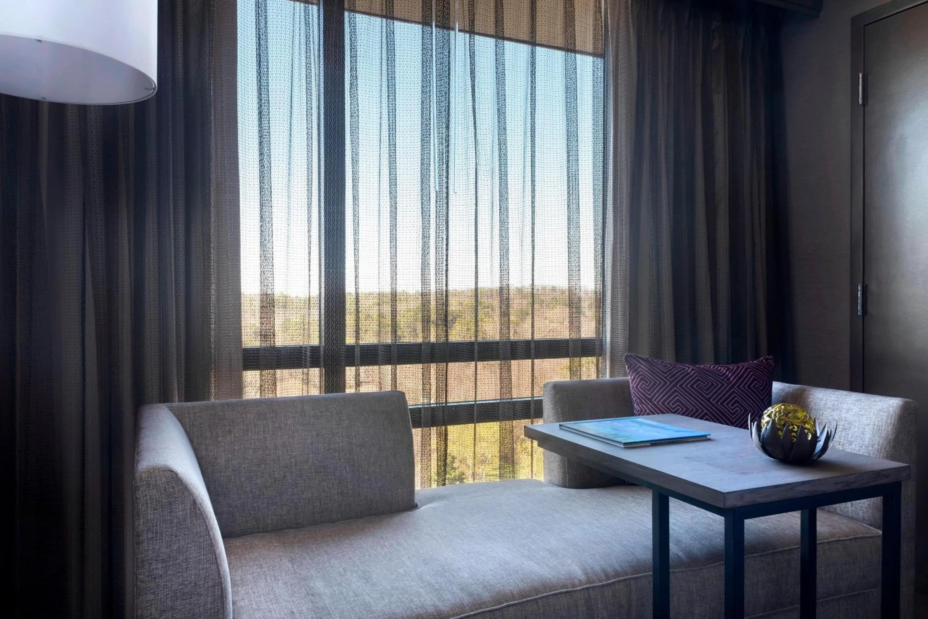 Living room in Atlanta Marriott Northeast/Emory Area