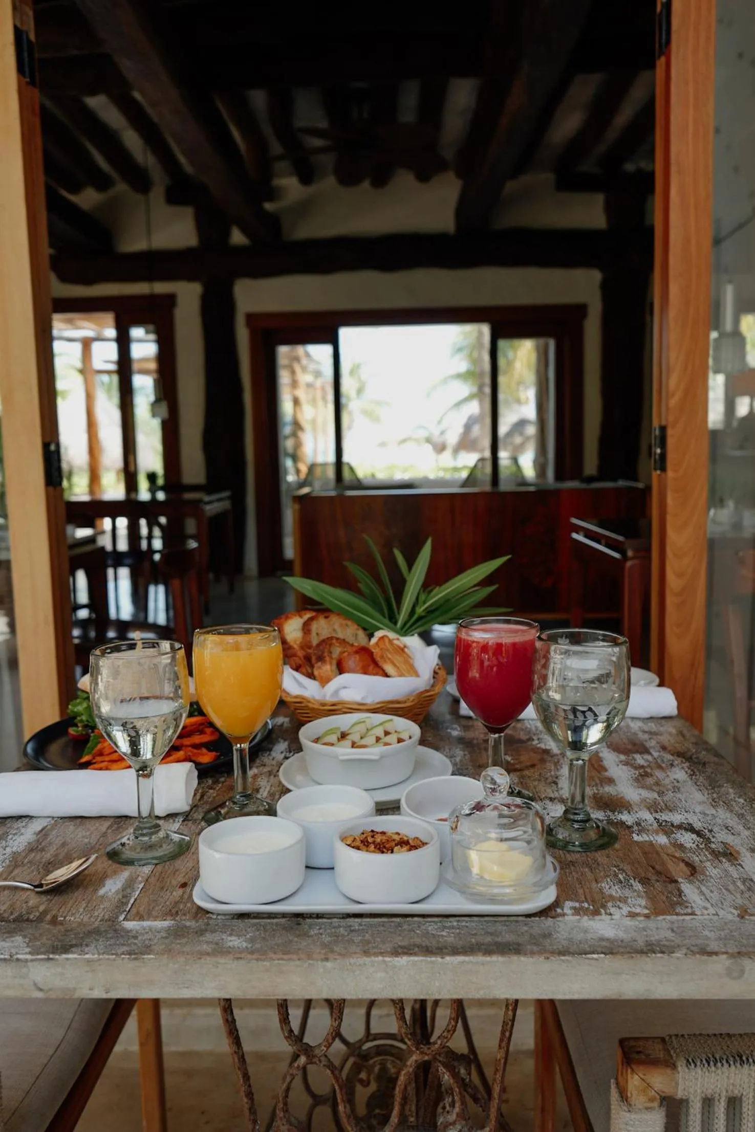 Restaurant/places to eat in Ser Casasandra Boutique Hotel