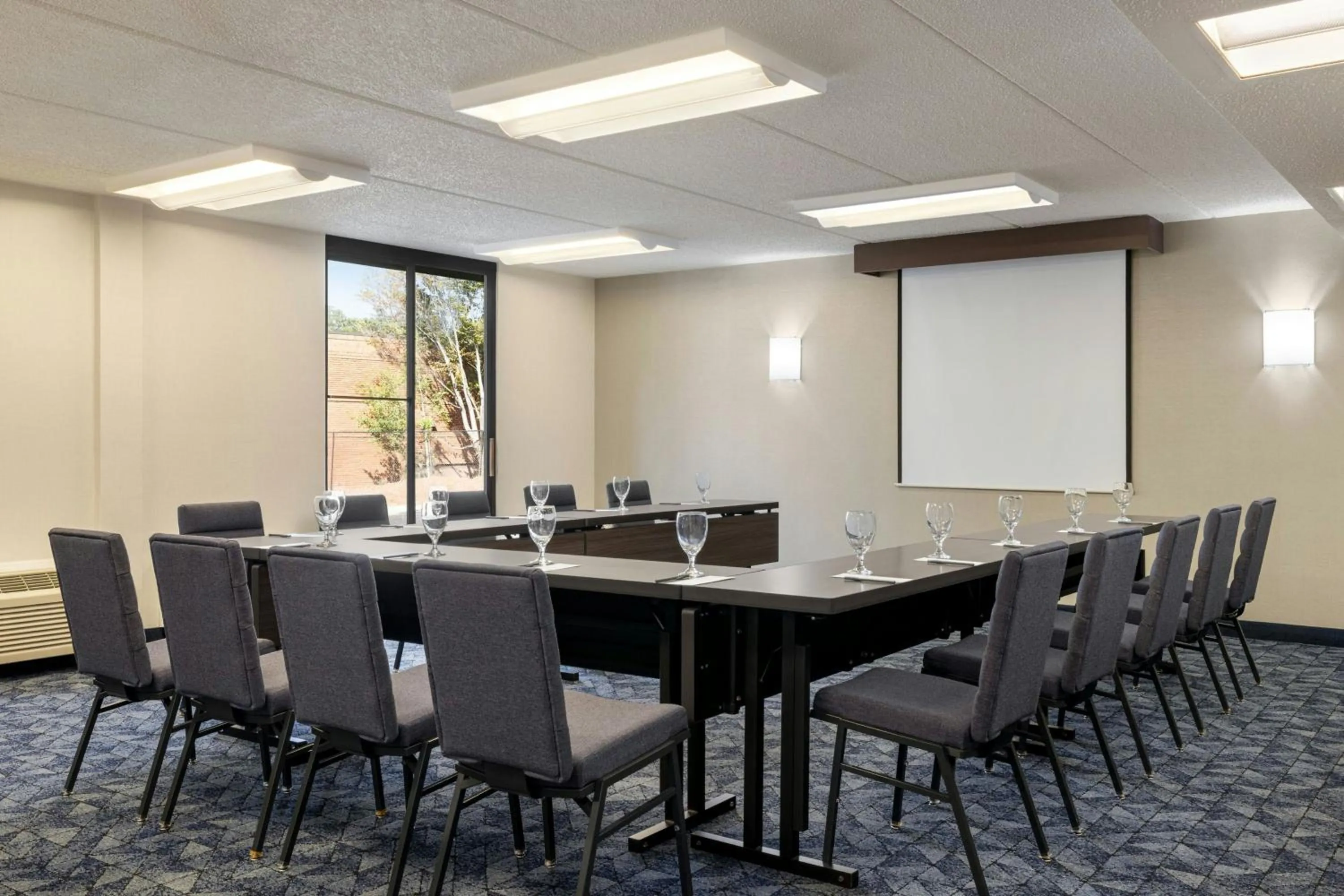 Meeting/conference room in Courtyard by Marriott Atlanta Northlake