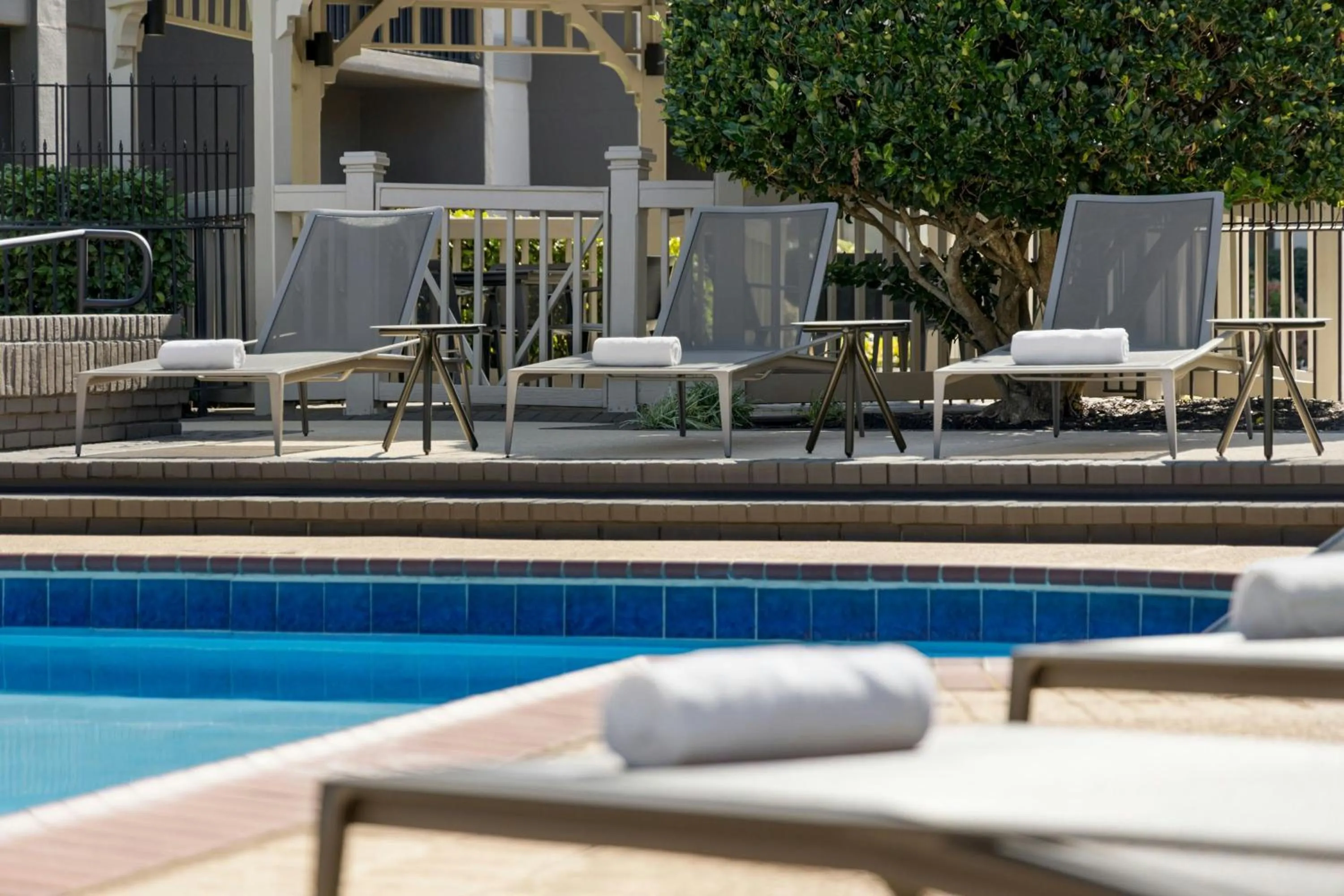 Swimming pool in Courtyard by Marriott Atlanta Northlake