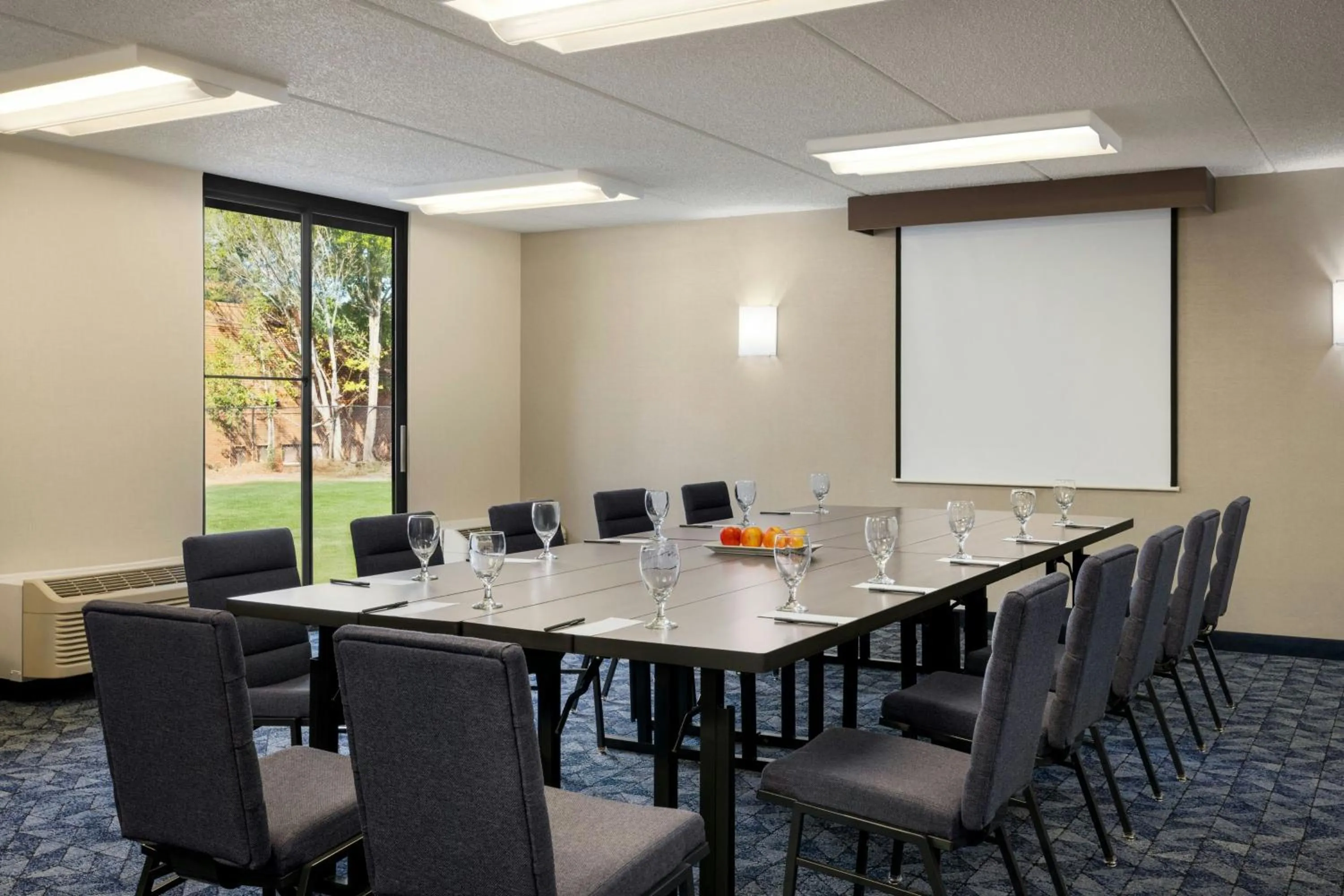 Meeting/conference room in Courtyard by Marriott Atlanta Northlake