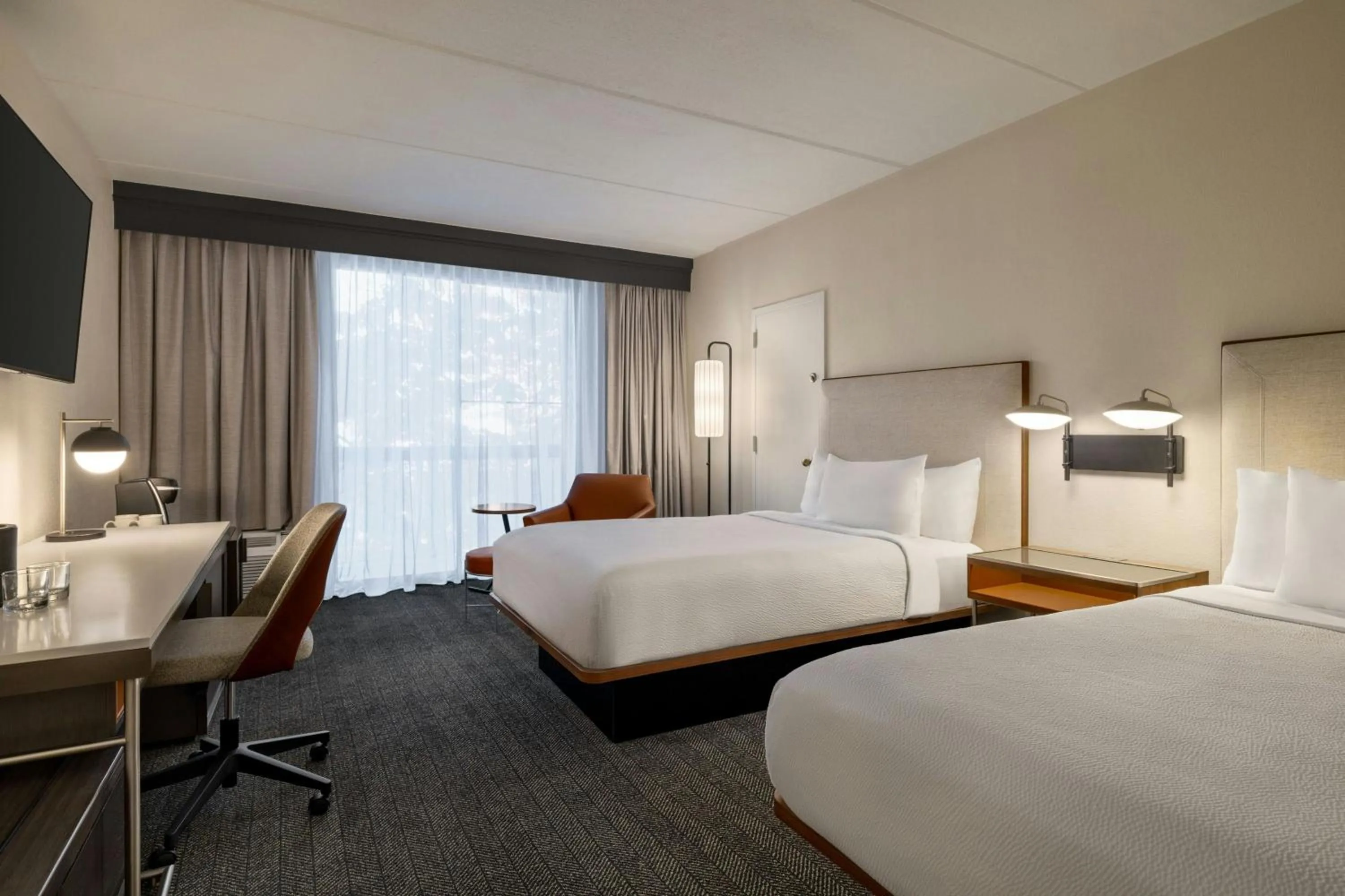 Photo of the whole room, Bed in Courtyard by Marriott Atlanta Northlake