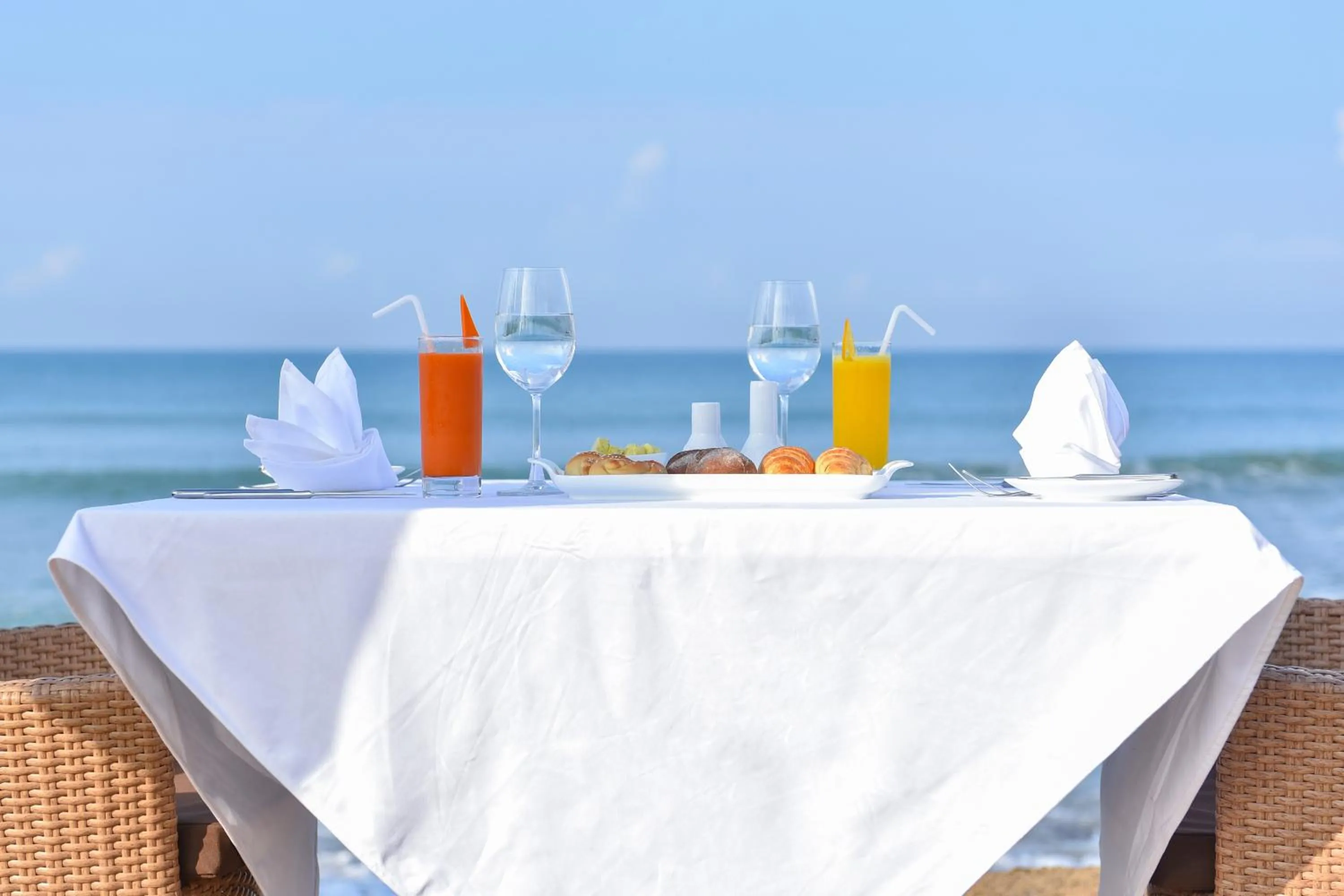 Food and drinks in Clove Beach Wadduwa