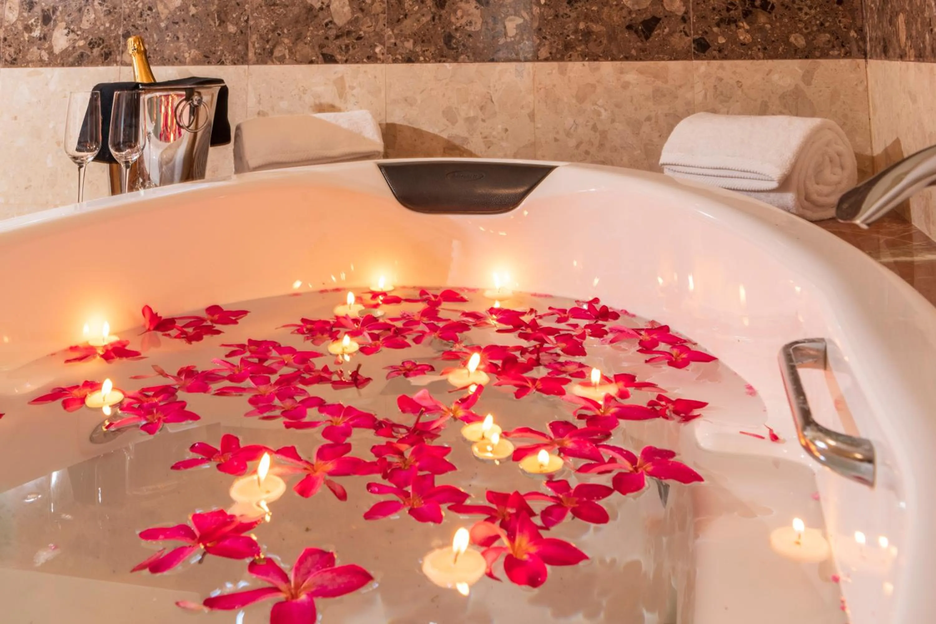 Hot Tub in Clove Beach Wadduwa