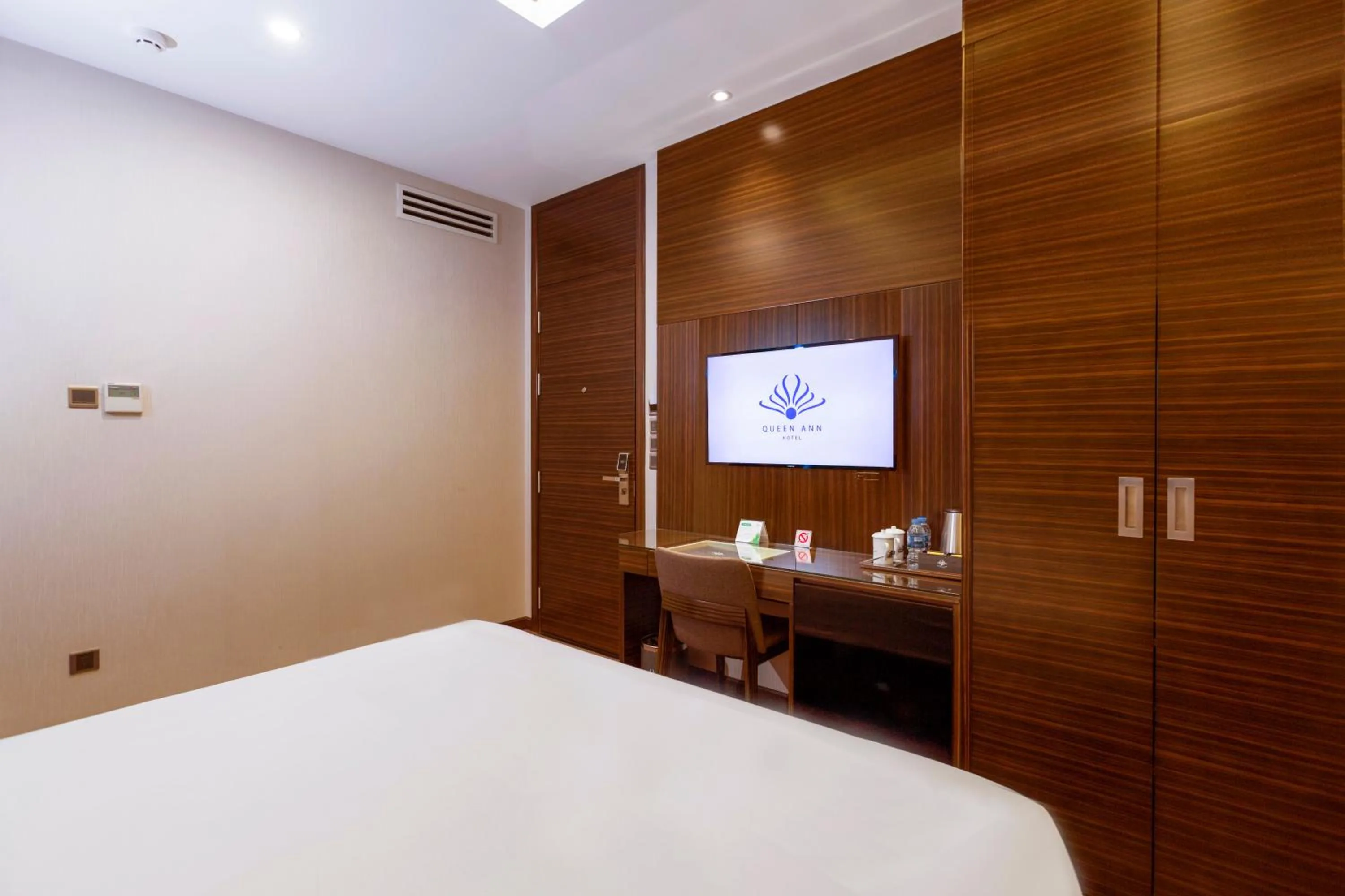 Bed in Queen Ann Hotel