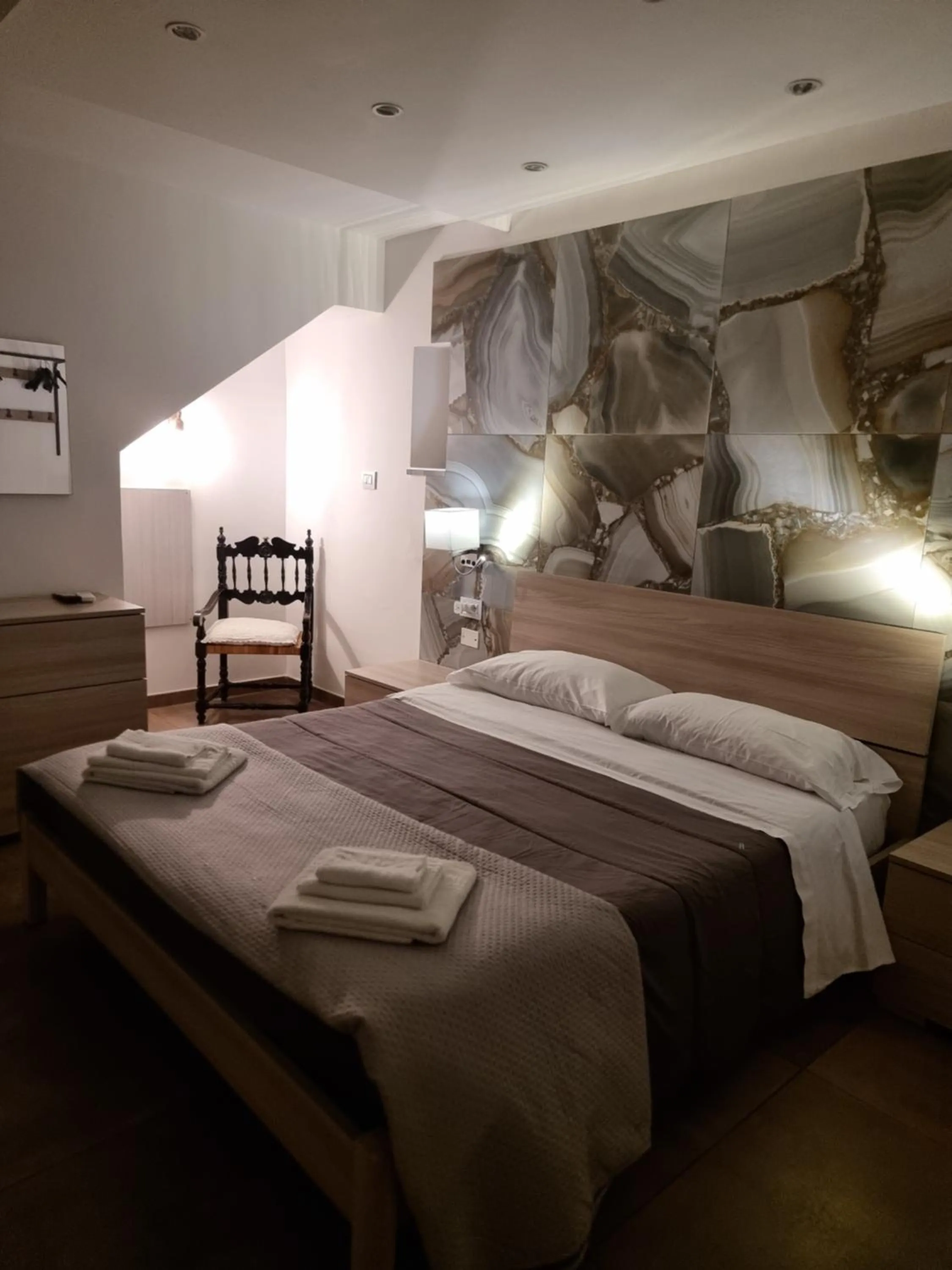 Photo of the whole room, Bed in EL Corazon De Napoles, Centro Històrico