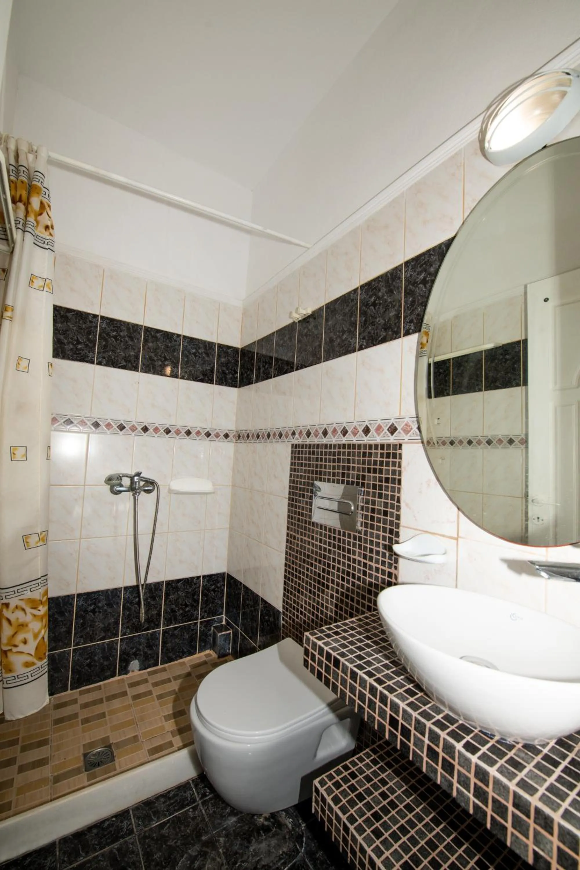 Shower in Sweet Heart Studios