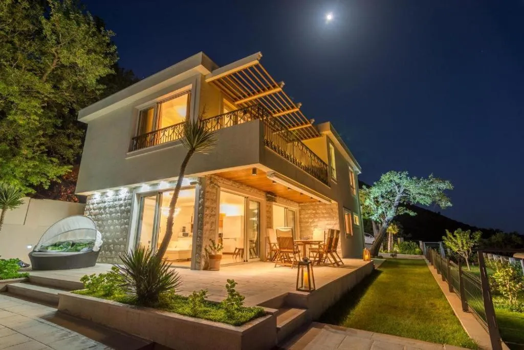 Luxury Villa Crystal Blue