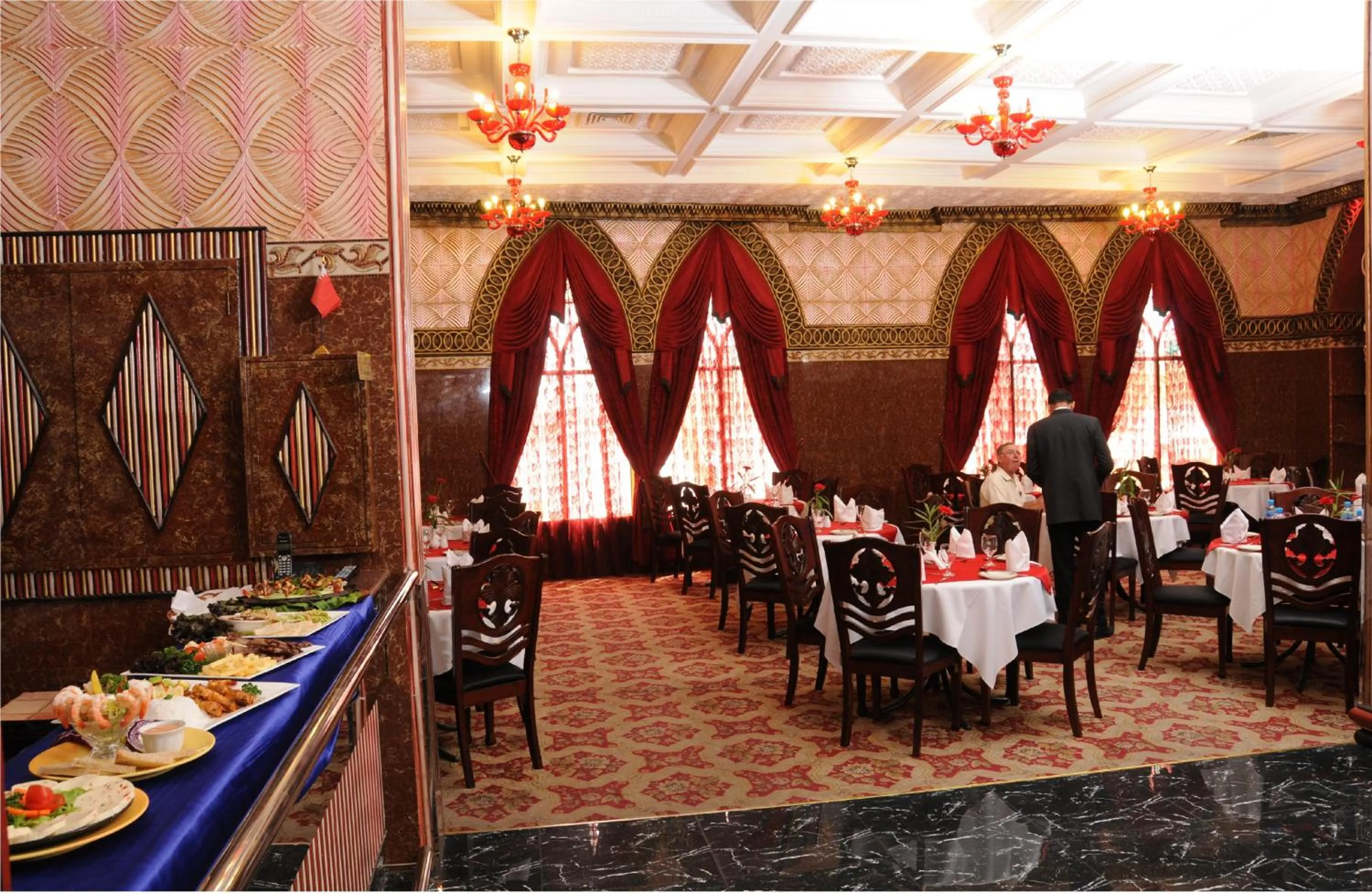 Restaurant/places to eat in Gulf Gate Hotel