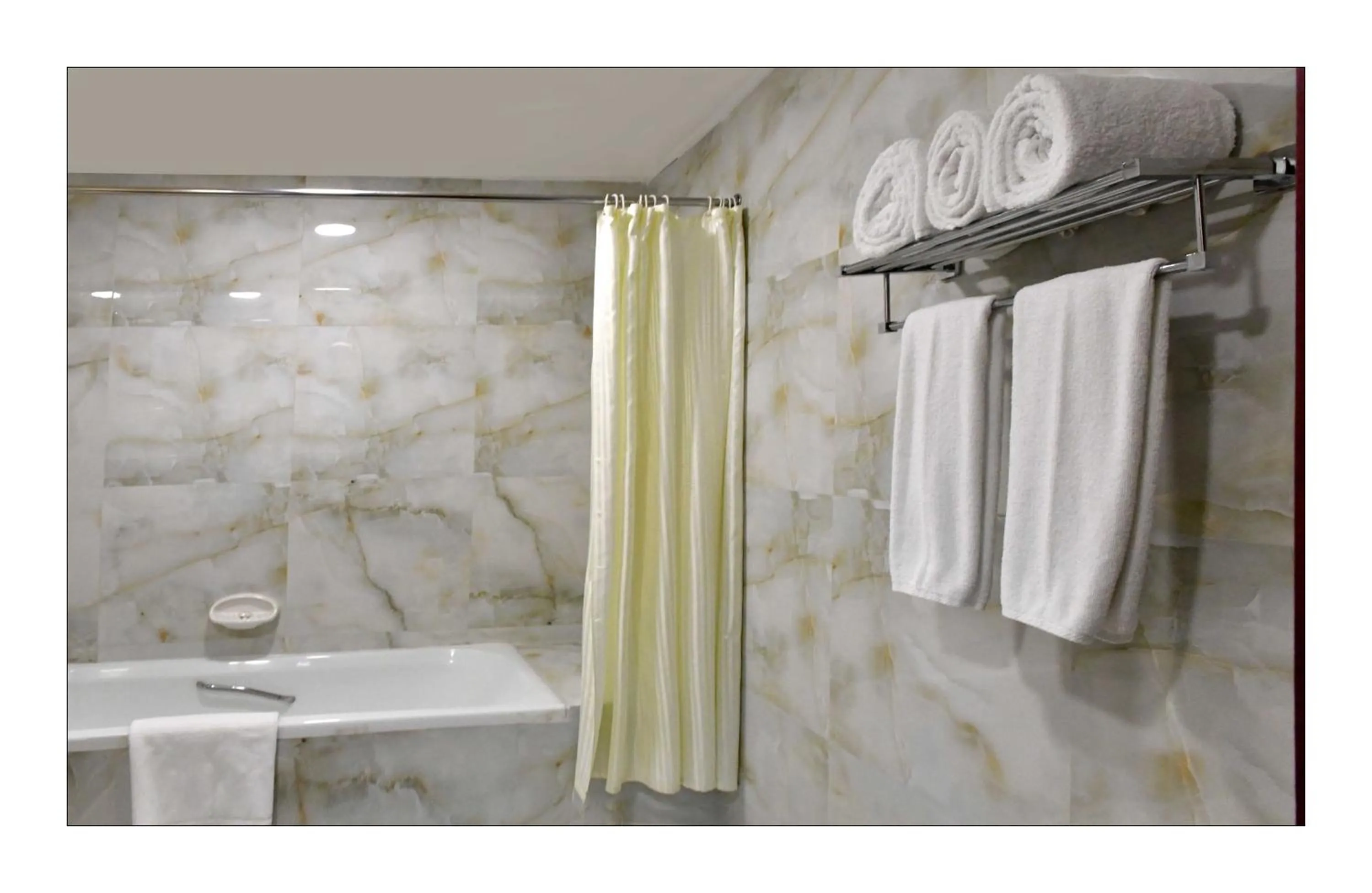 Bathroom in Gulf Gate Hotel