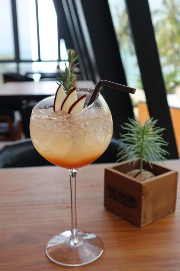 Restaurant/places to eat in The Cabin Beach Resort