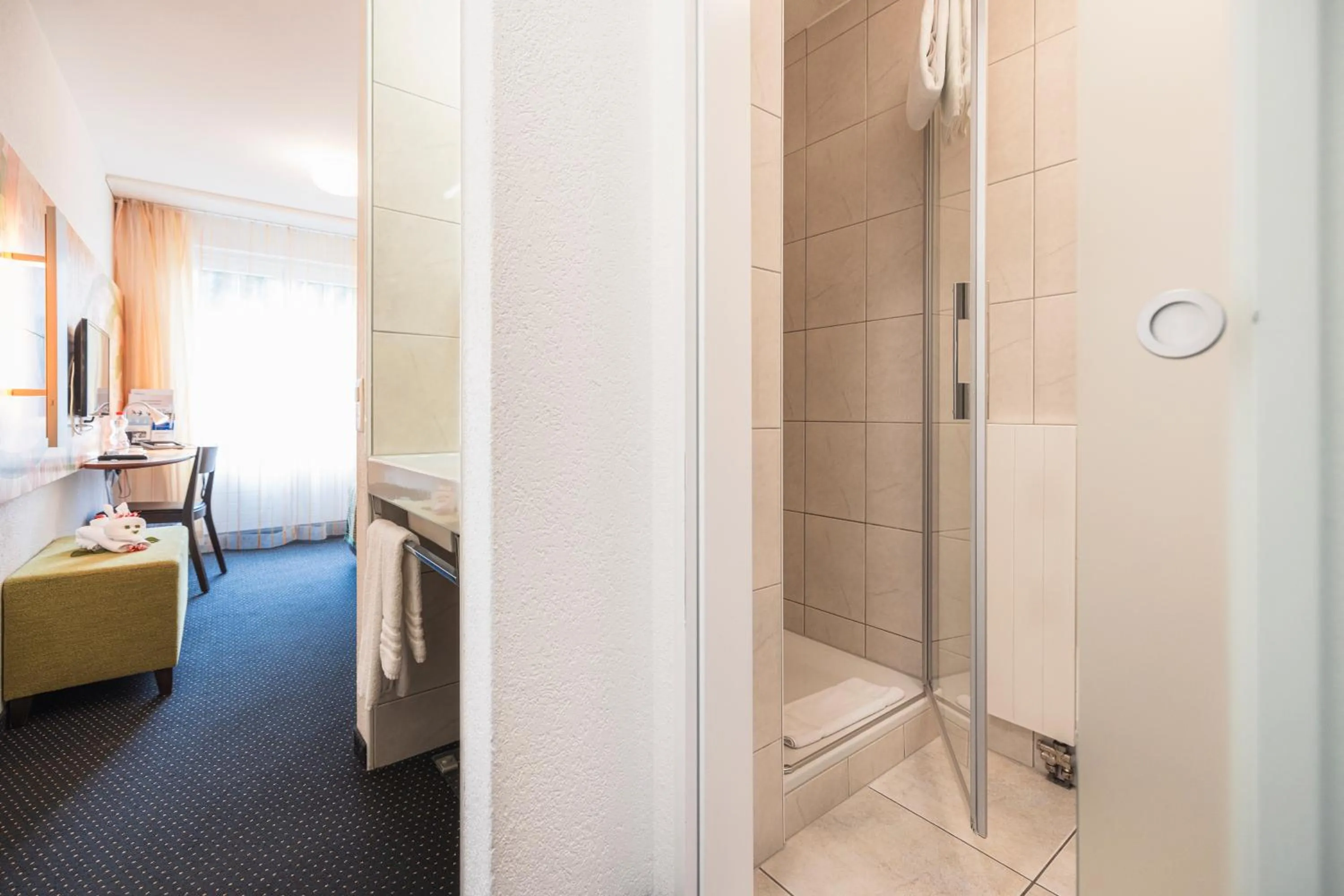 Bathroom, Bed in Hotel Seehof Superior