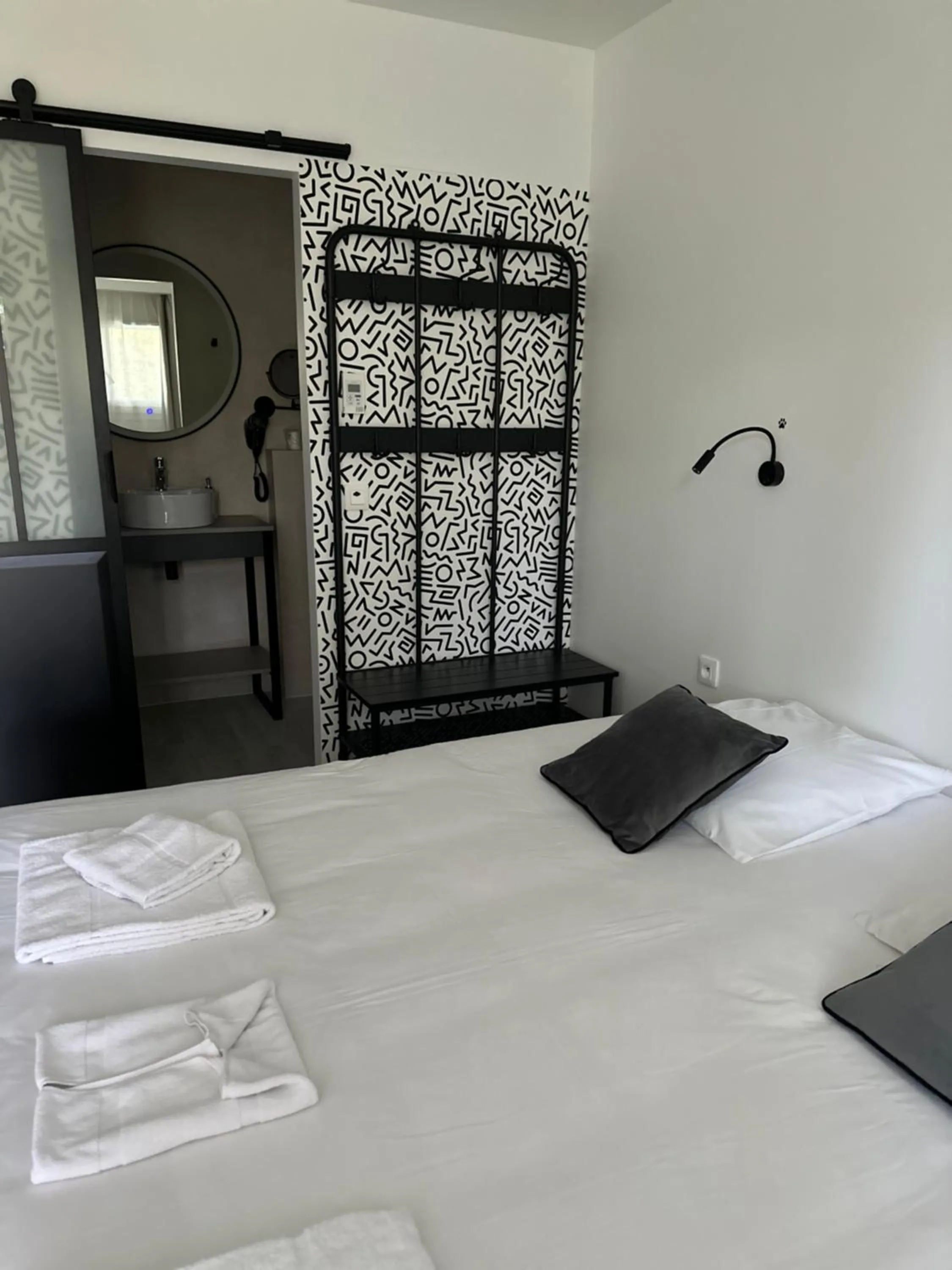 Photo of the whole room, Bed in The Originals City, Hôtel Le Lodge, Ondres, Bayonne Nord