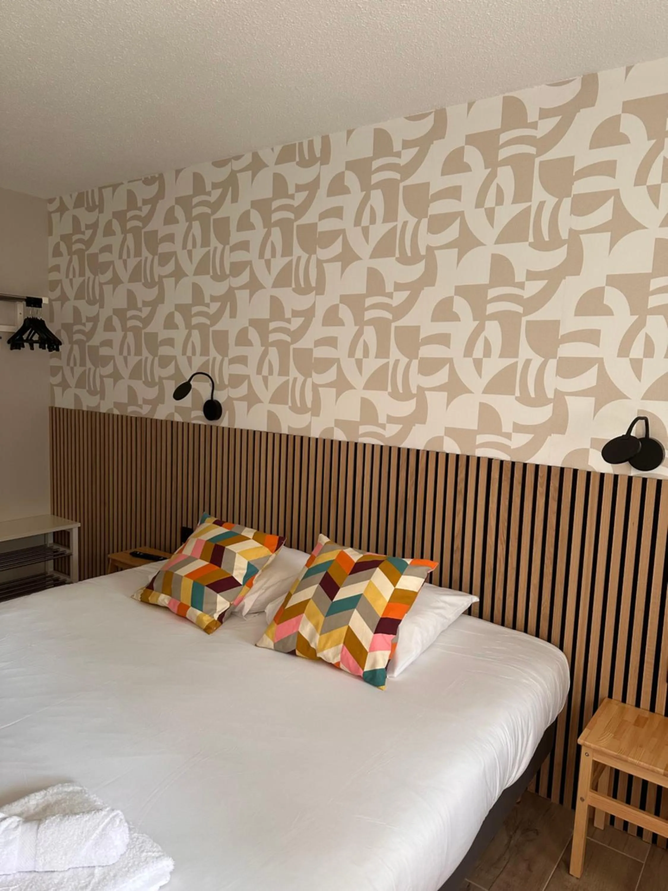 Photo of the whole room, Bed in The Originals City, Hôtel Le Lodge, Ondres, Bayonne Nord