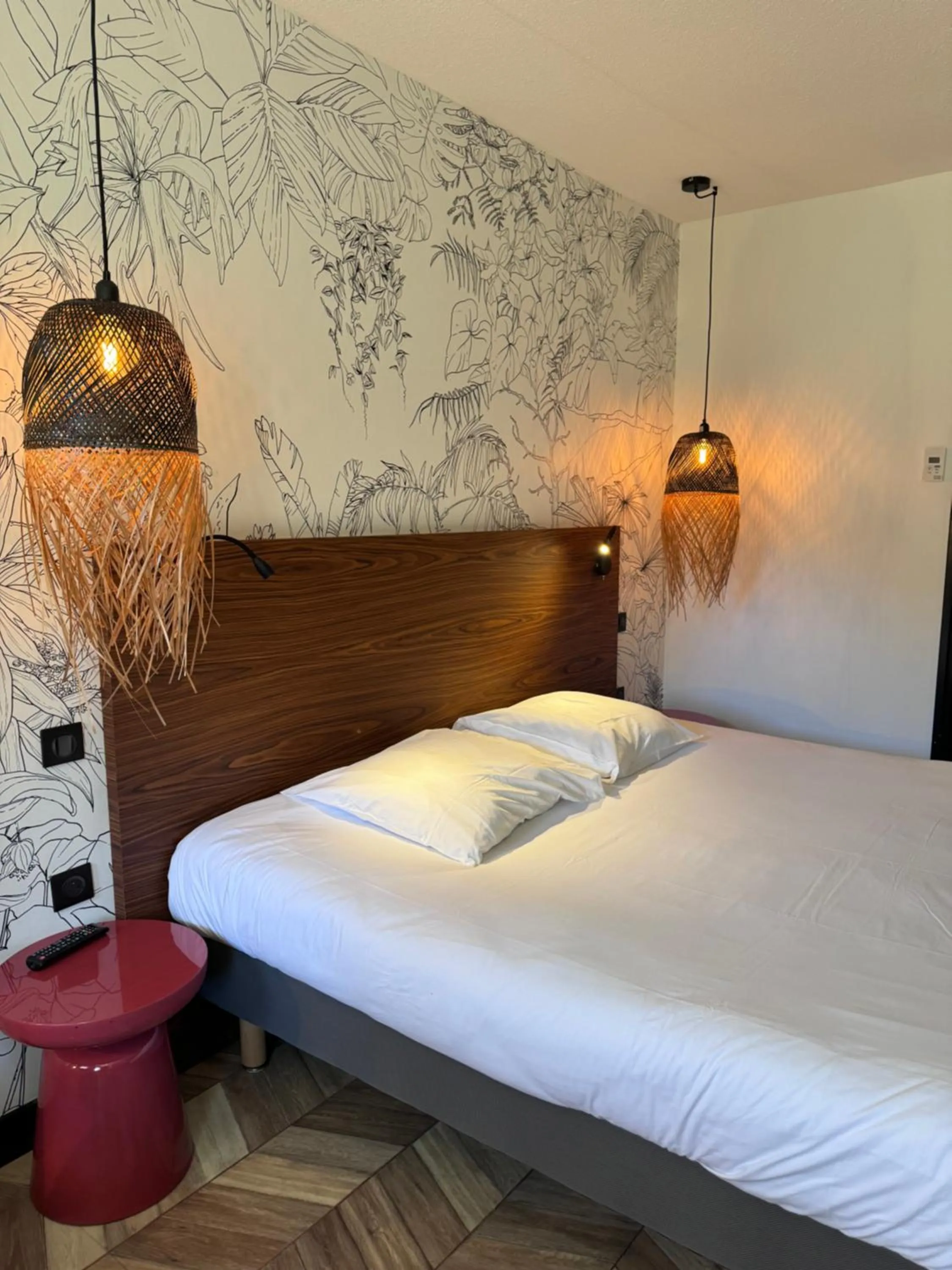 Photo of the whole room, Bed in The Originals City, Hôtel Le Lodge, Ondres, Bayonne Nord