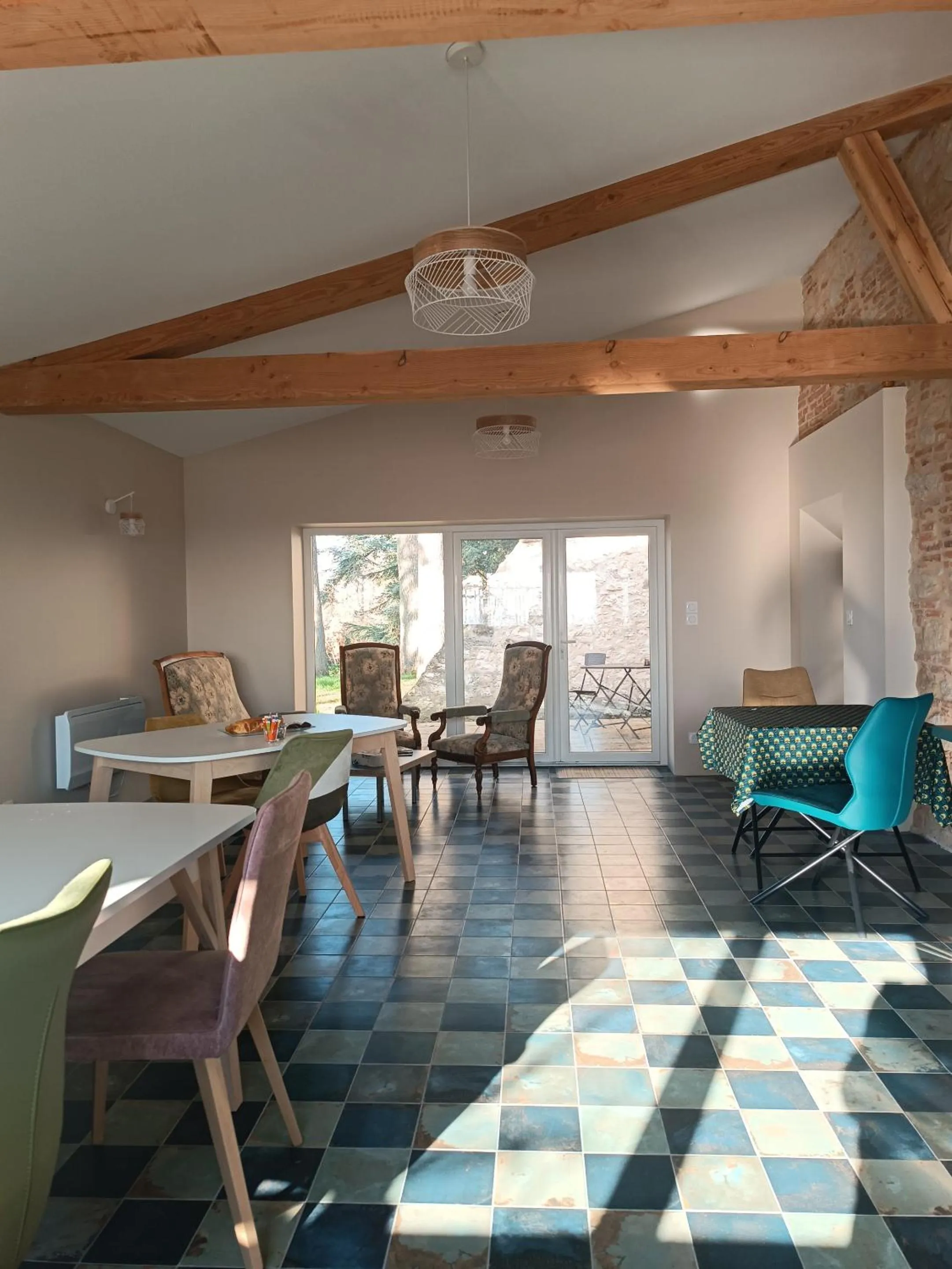 Dining area in Le Jardin Des Cèdres