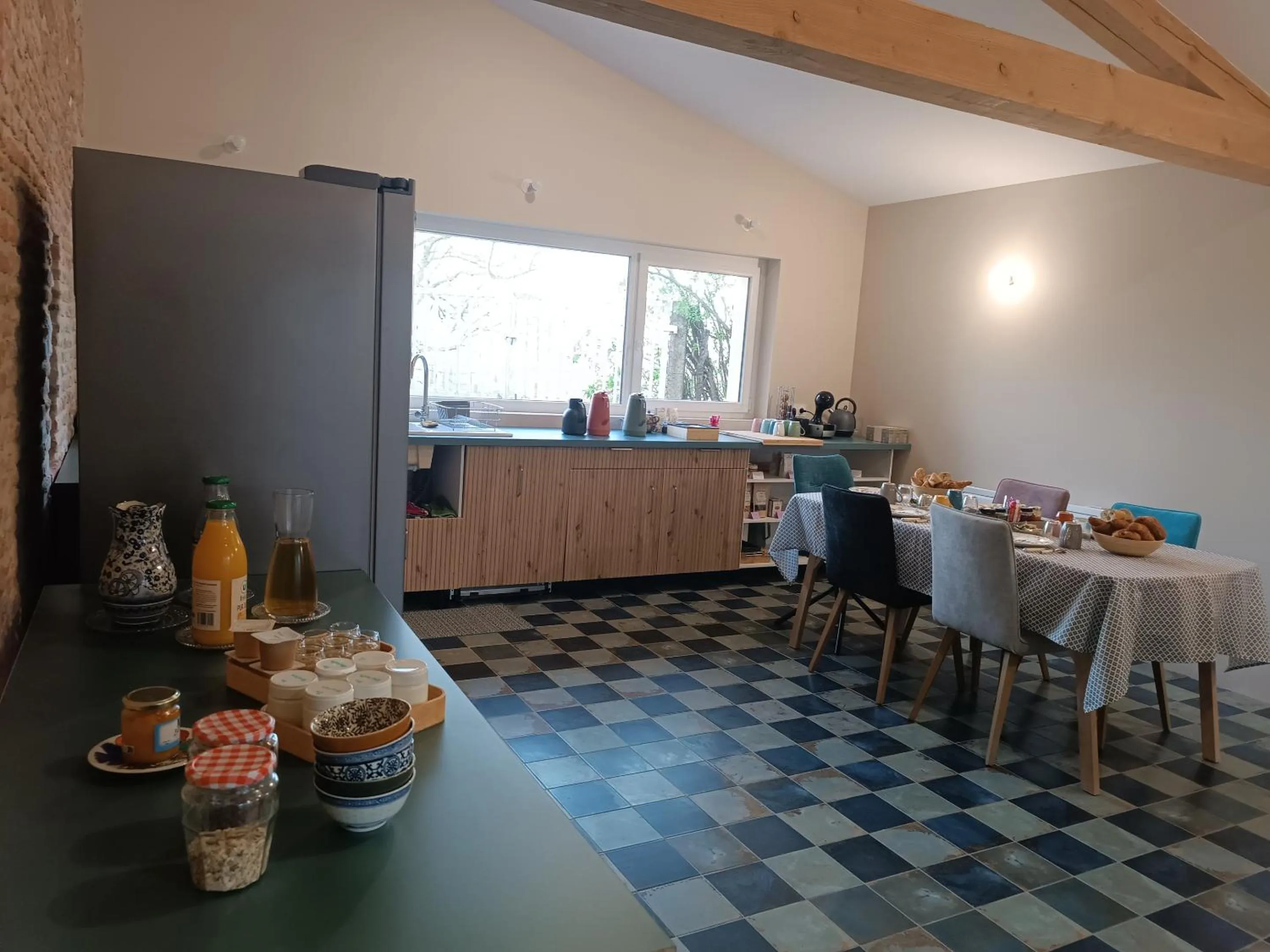Kitchen or kitchenette in Le Jardin Des Cèdres