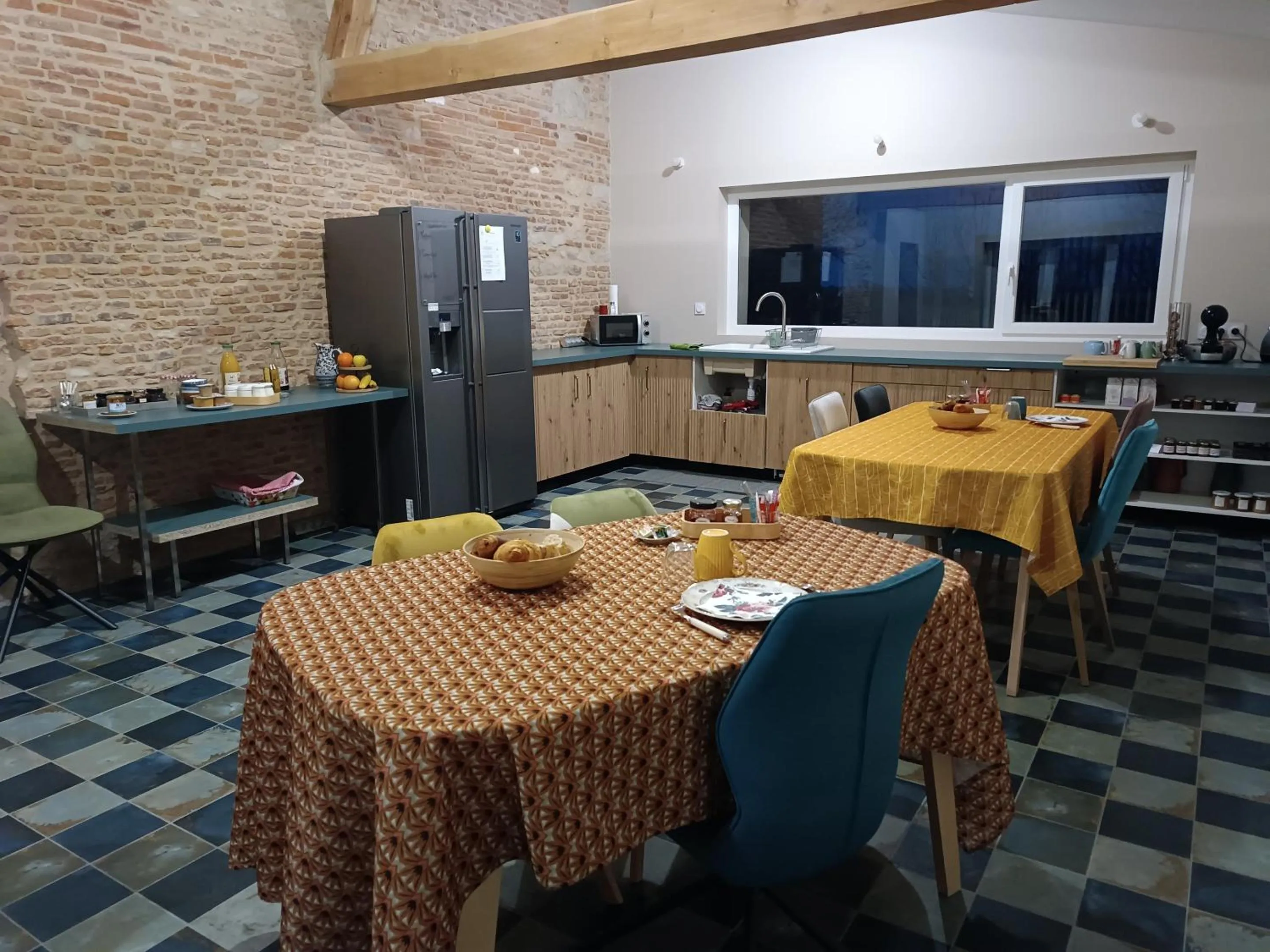 Breakfast in Le Jardin Des Cèdres