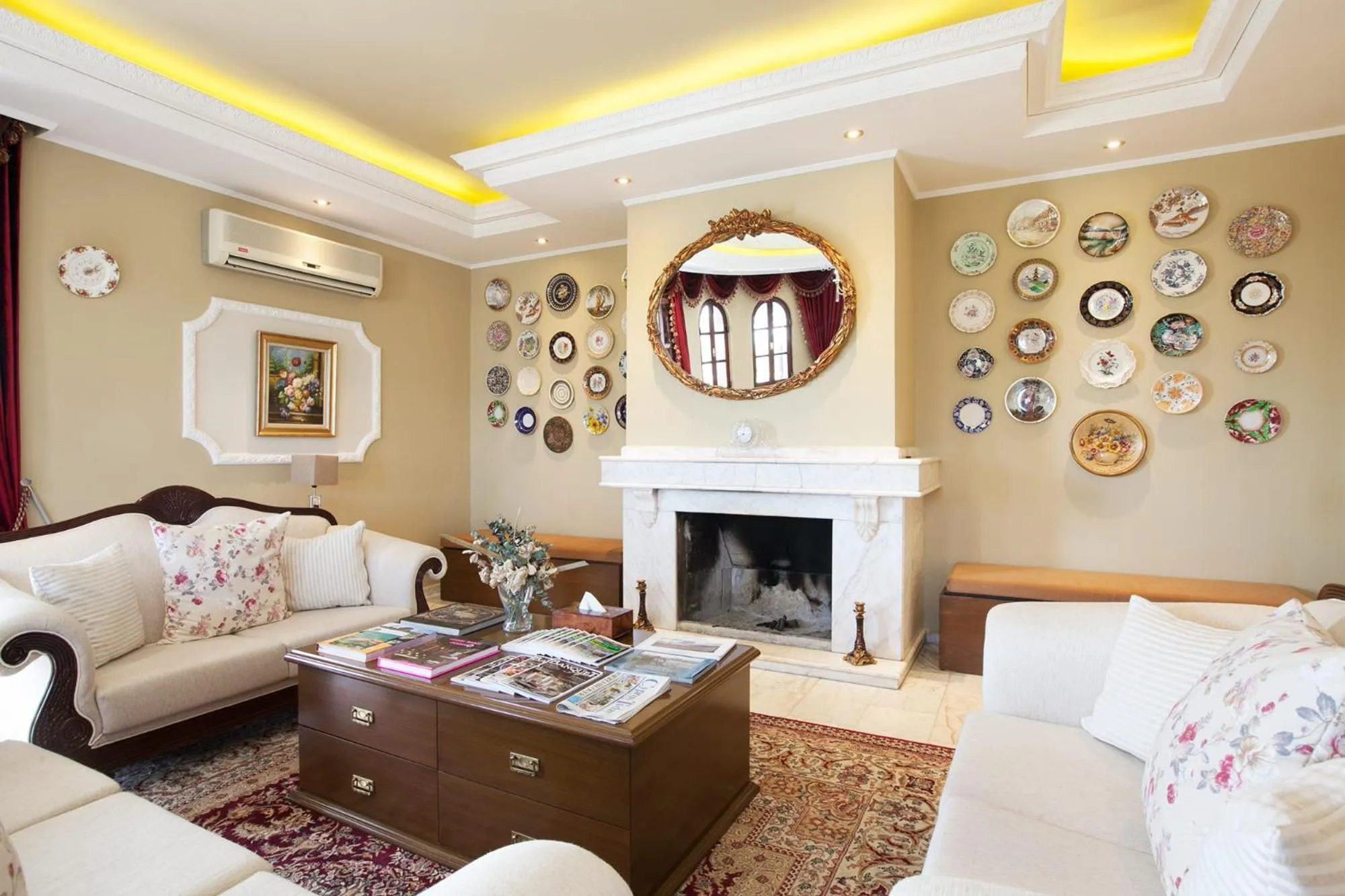 Living room in Meryem's Hotel