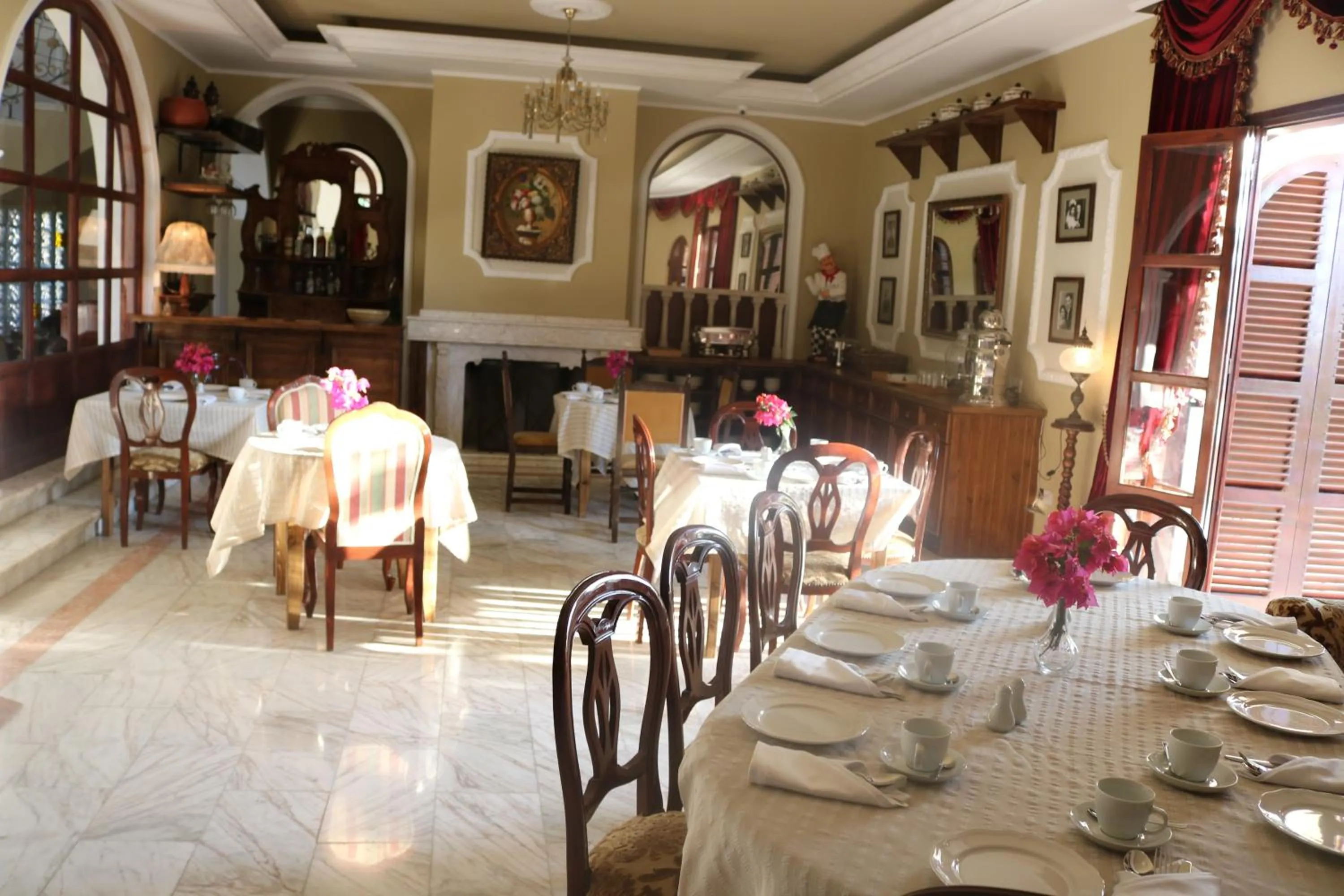 Restaurant/places to eat in Meryem's Hotel