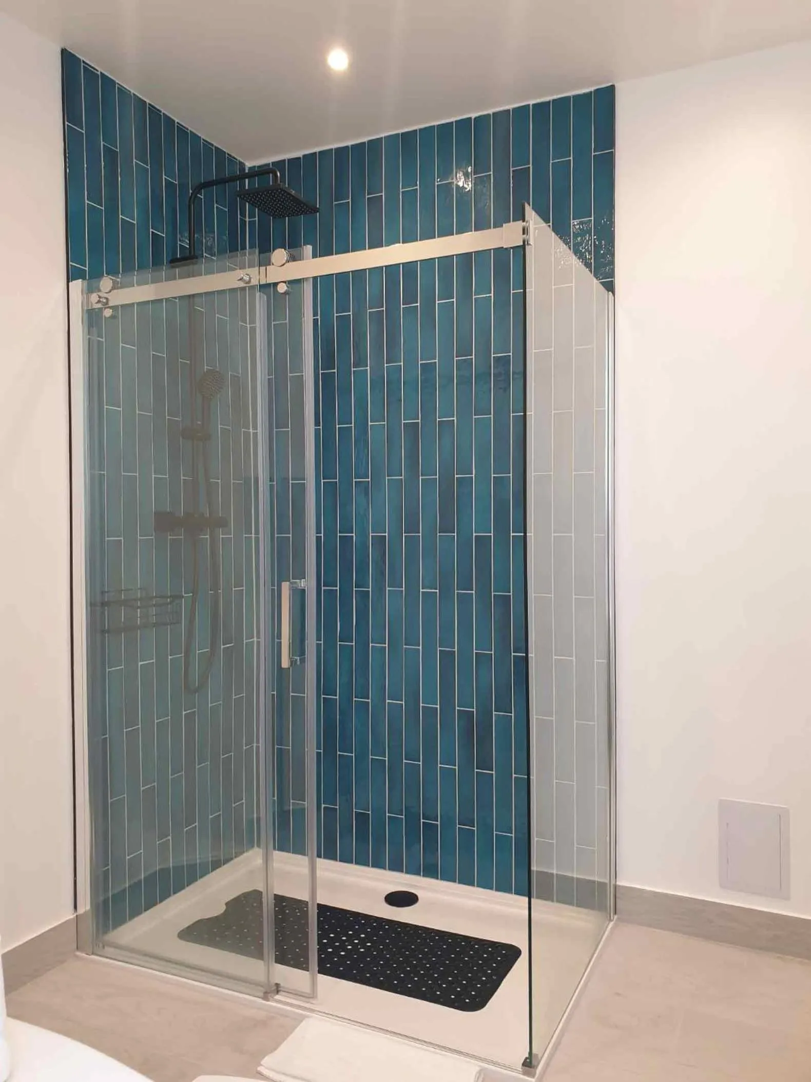 Bathroom in M-Hotels Studios & Apartments Free Parking