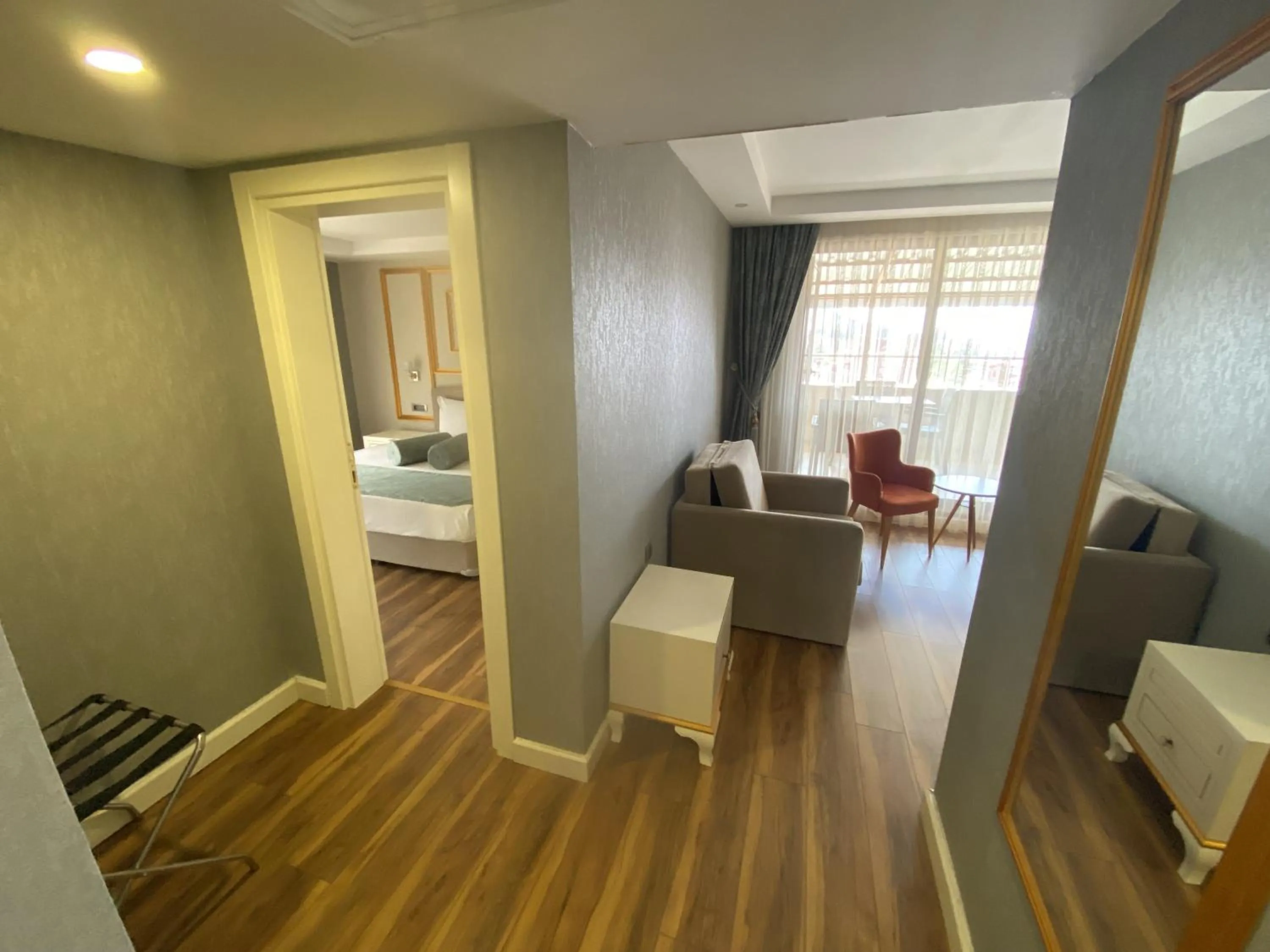 Seating area, Bed in Kubaliç Hotel