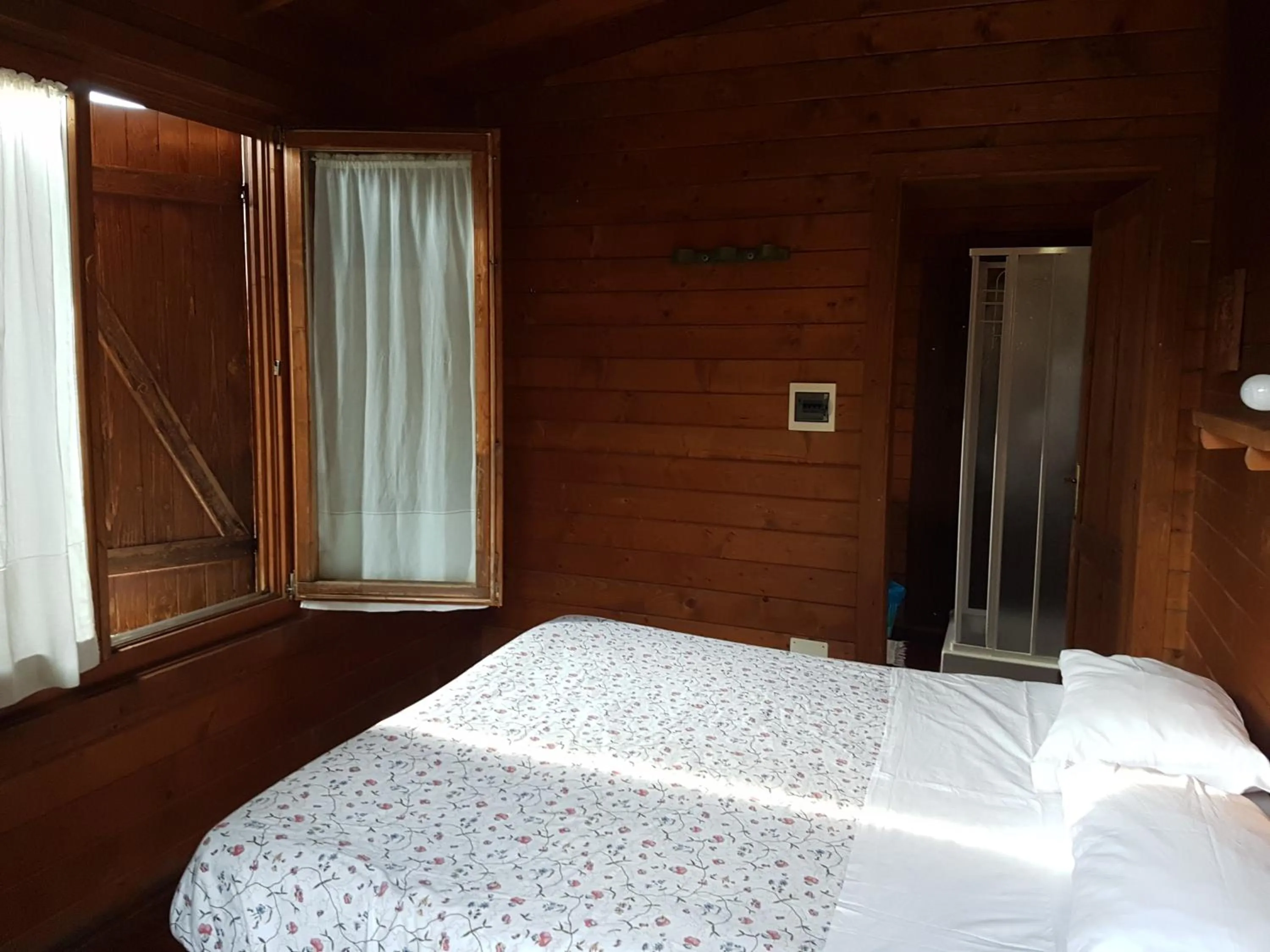 Shower, Bed in Agriturismo Cisogna