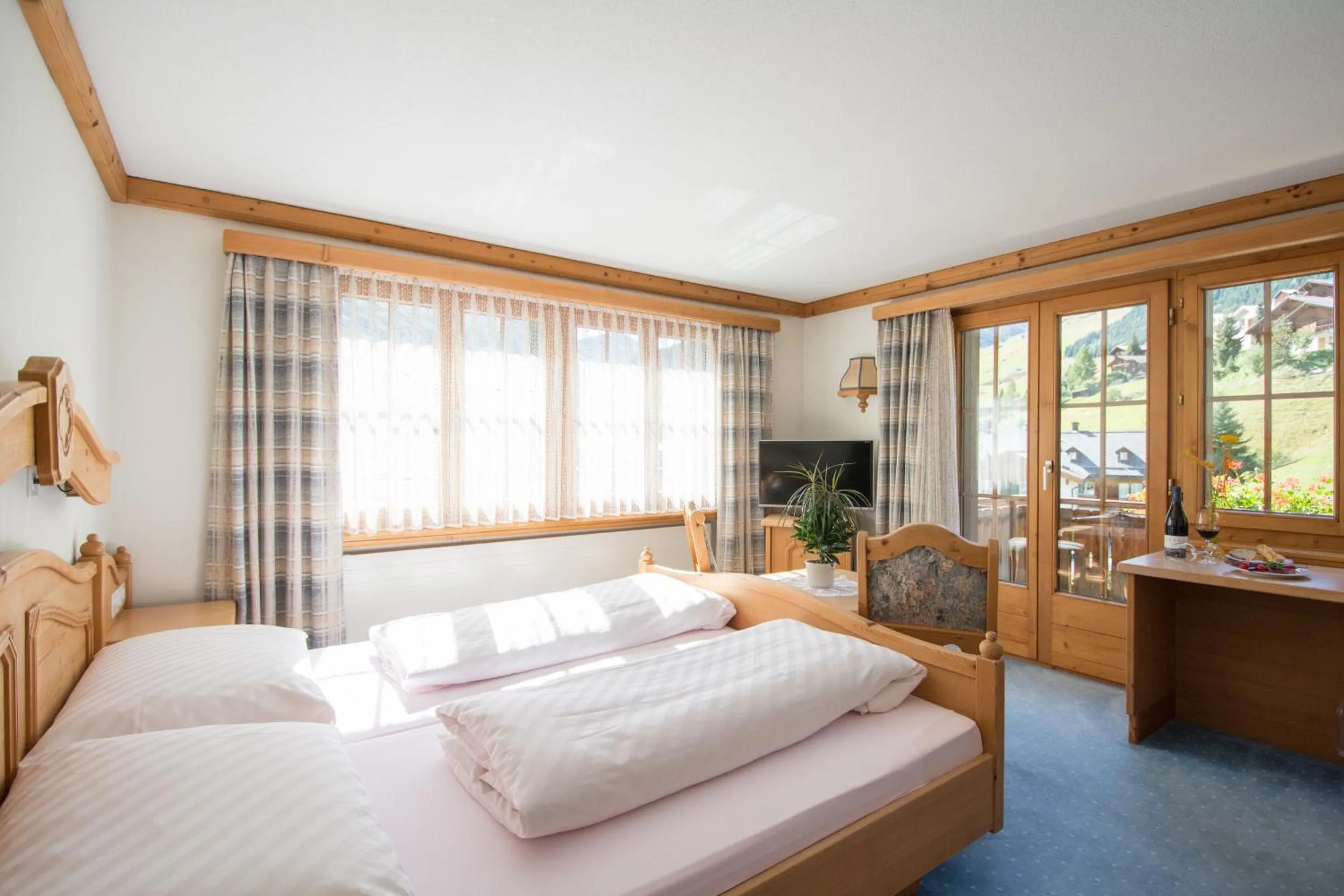 Photo of the whole room, Bed in Hotel B&B Casa La Val