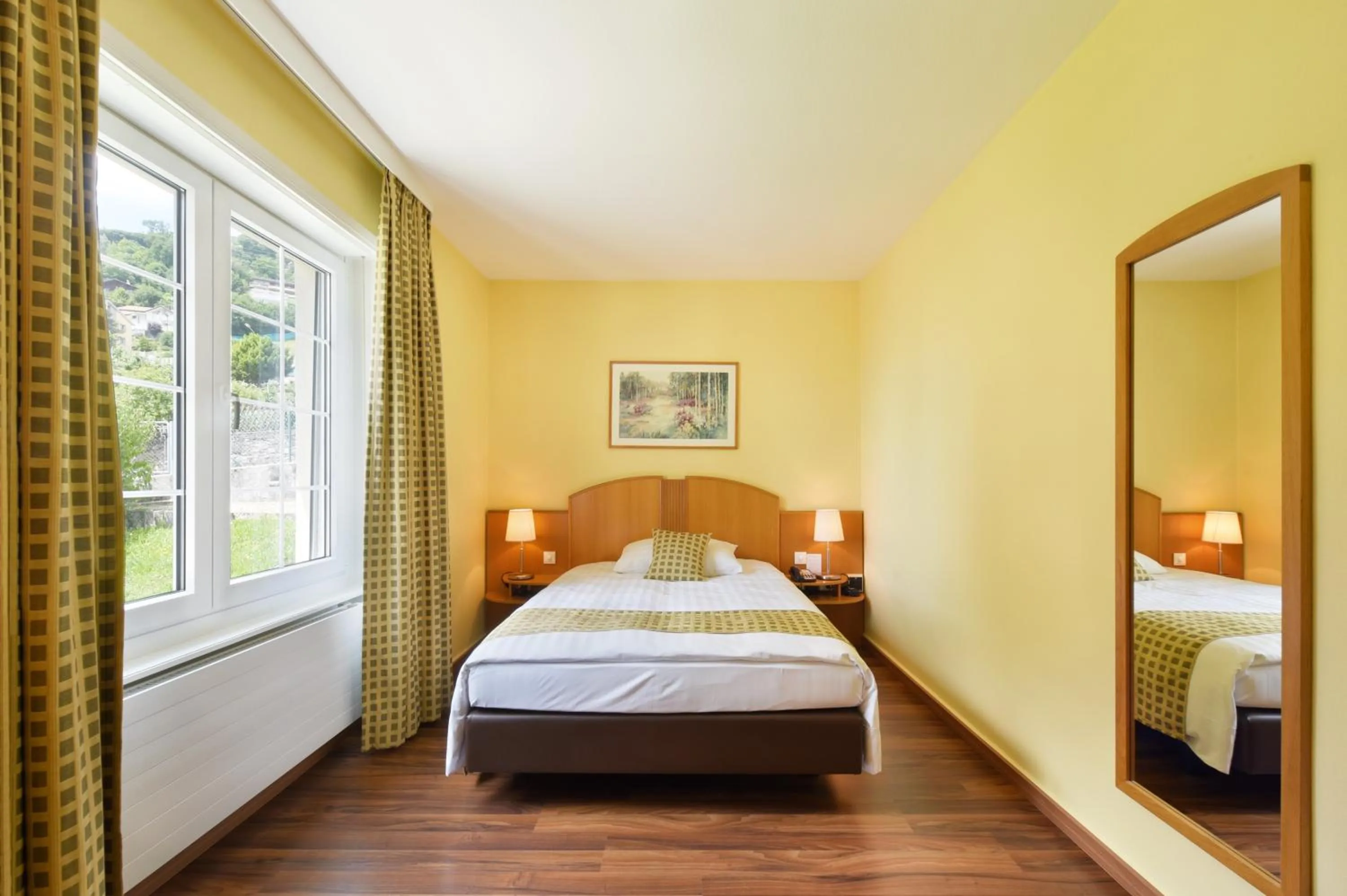 Bedroom, Bed in Hotel du Léman - Jongny