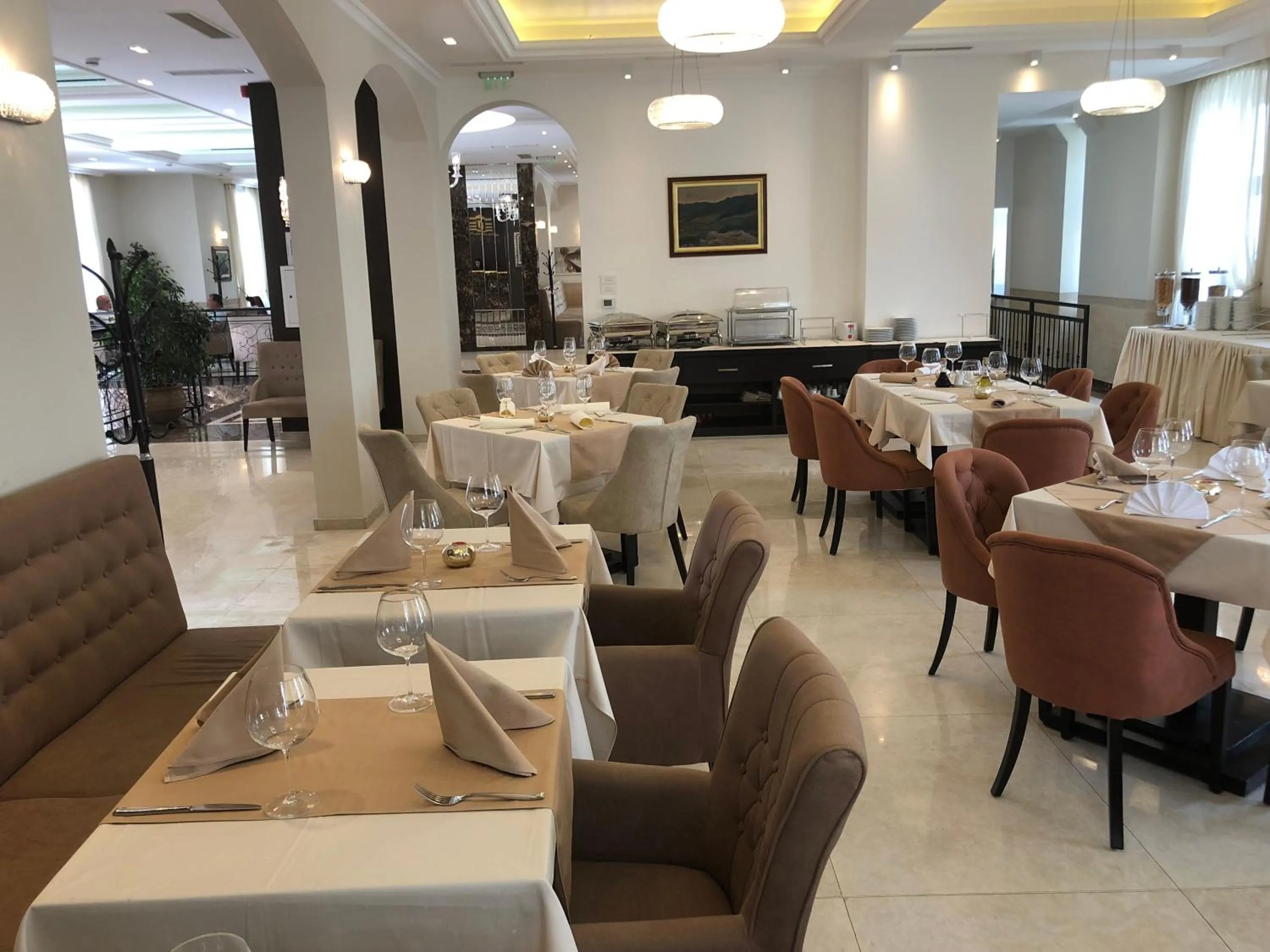 Restaurant/places to eat in Hotel Central Park