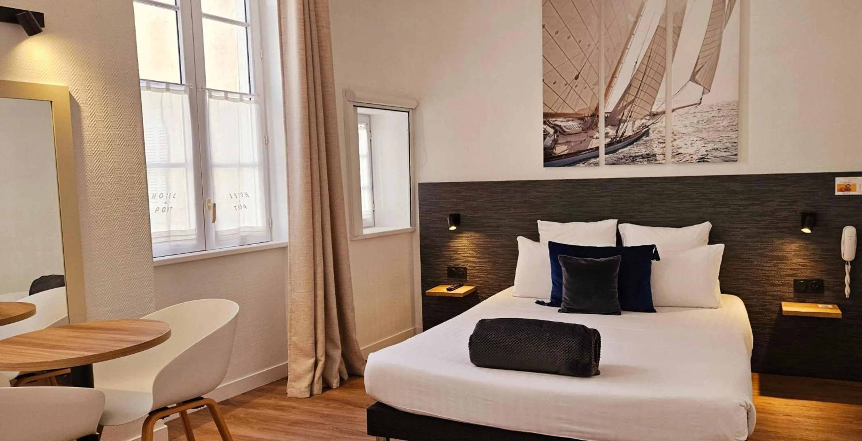 Photo of the whole room, Bed in Hôtel du Port